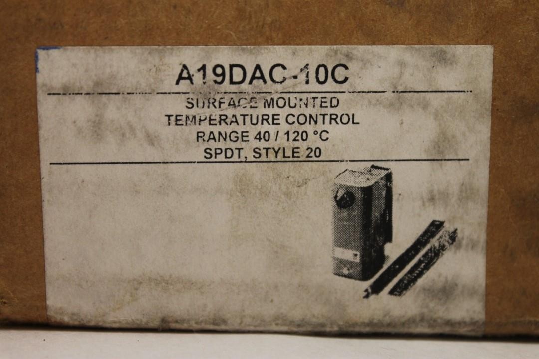 Johnson Controls A19DAC-10C Surface-Mounted Single-Stage Temperature Control ^