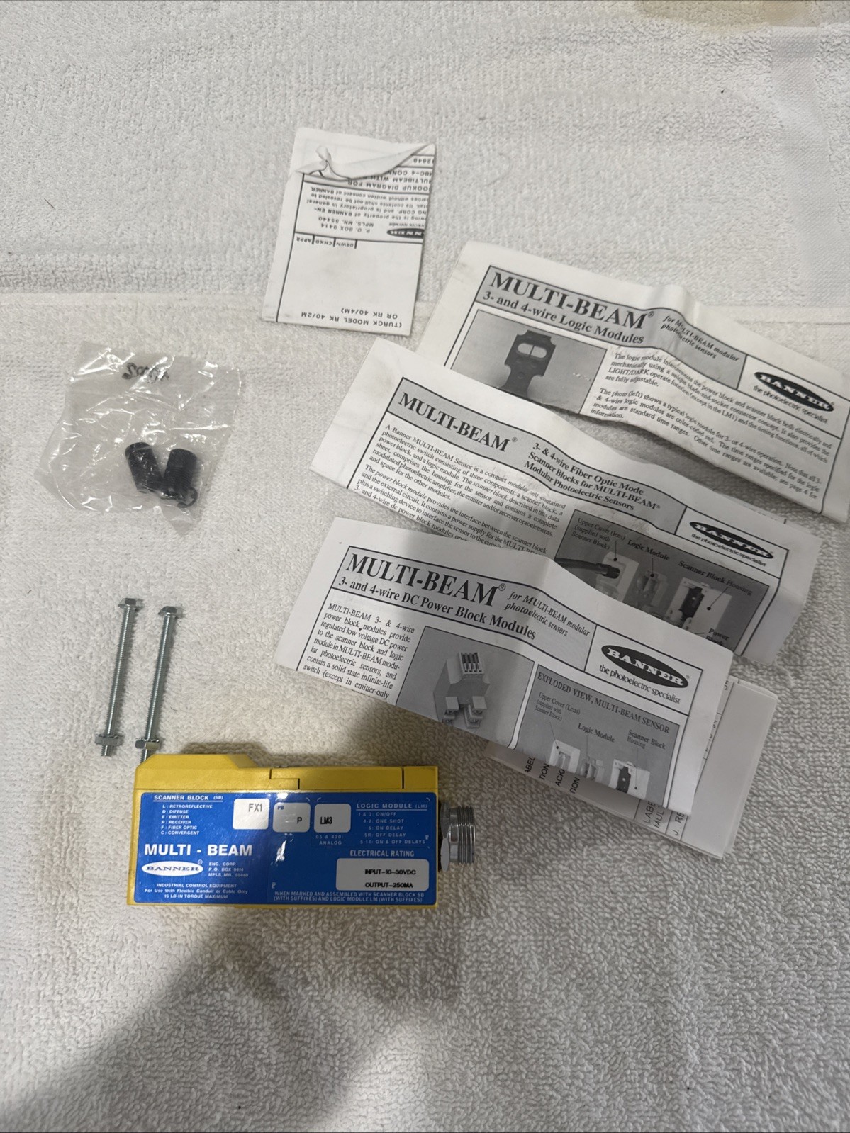 Banner FX1 P LM3 Multi-Beam Fiber Optic Sensor, Input 10-30Vdc, Output 250mA