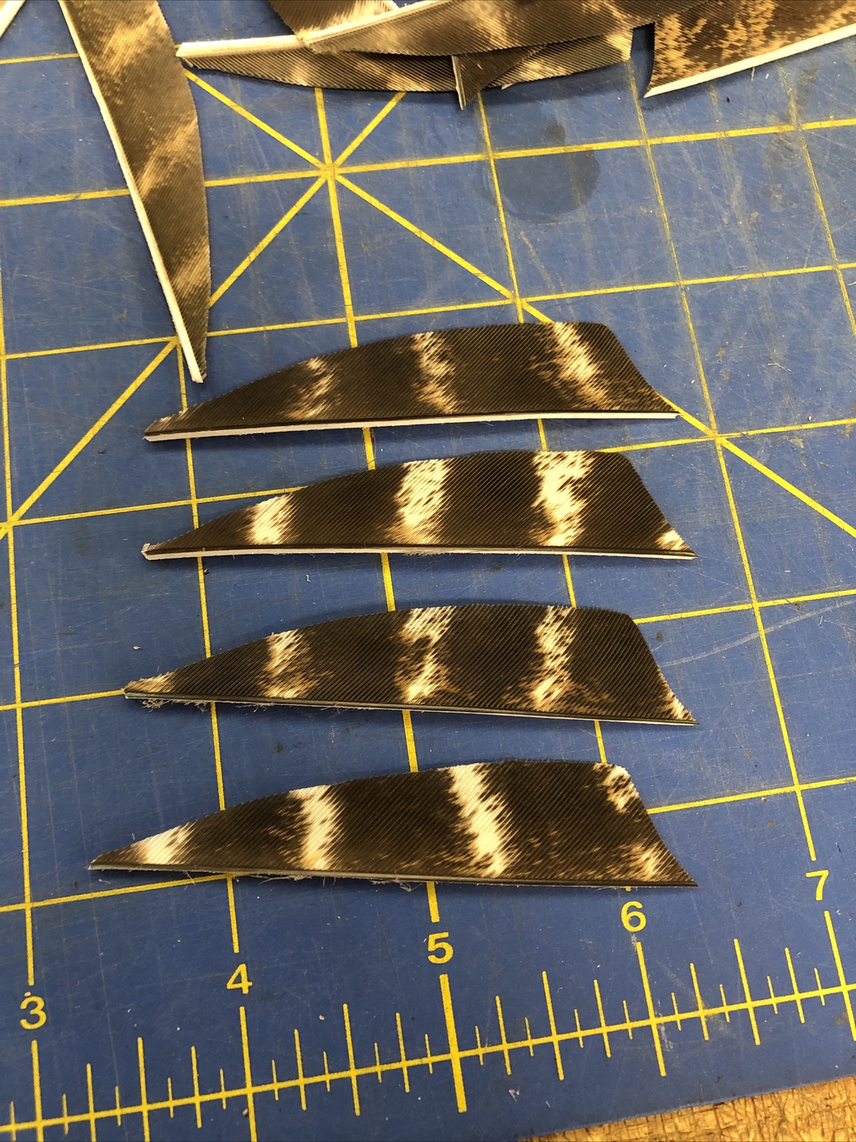 3" Left Wing Shield Natural Barred Feather Fletching, 25Pk Archery 🇺🇸