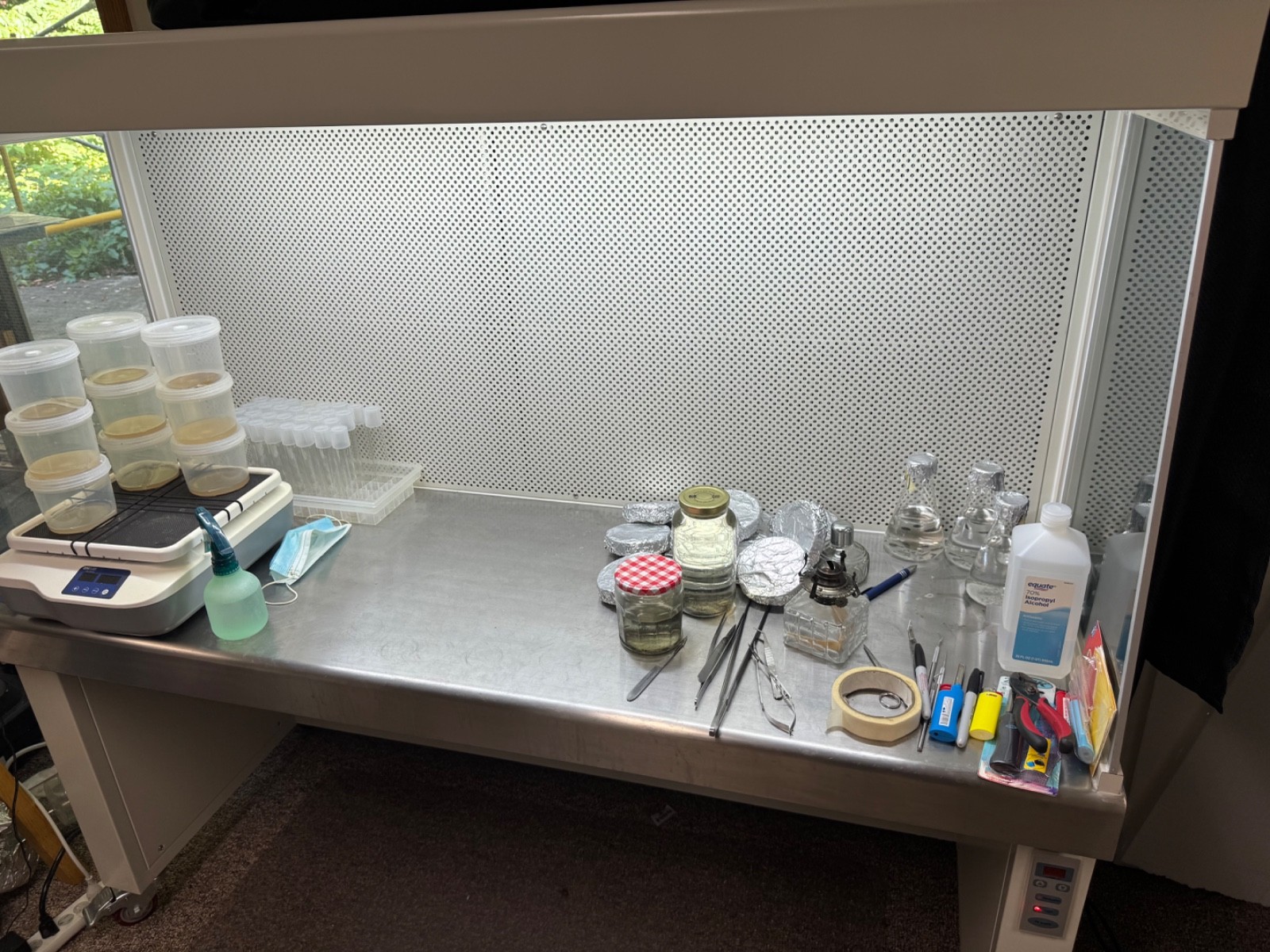 Clean Air Bench - horitontal laminar flow - 2 person, pristine condition