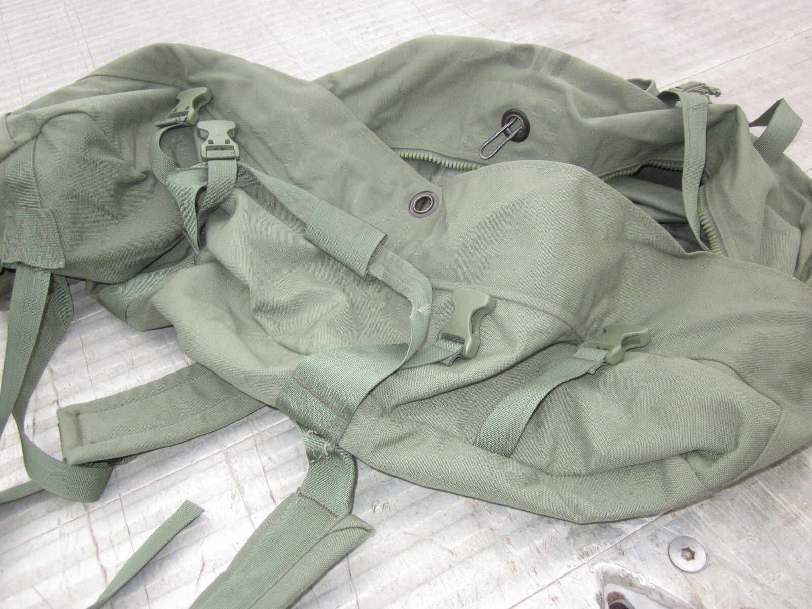 Genuine US Military ZIPPERED Army Navy IMPROVED Duffel Bag  8465-01-604-6541