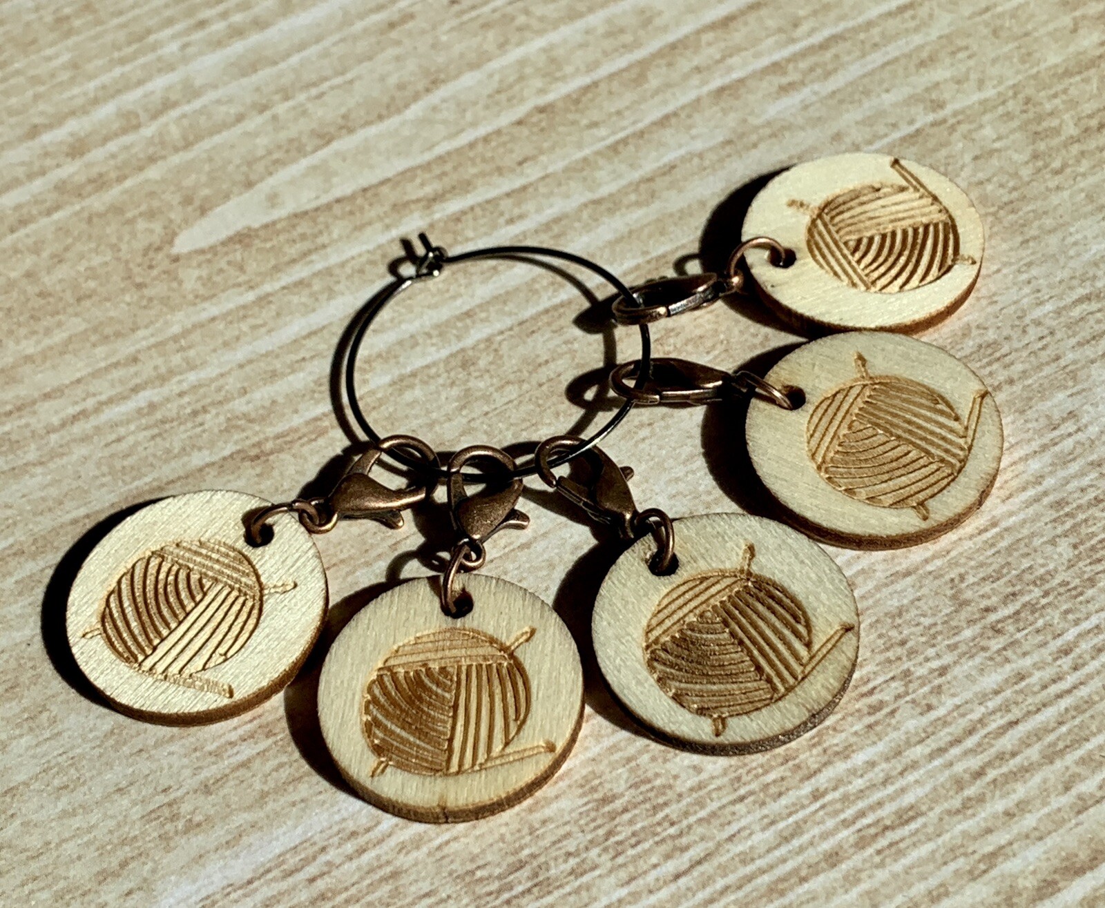 Set Of 5 Yarn Wooden Clip On Charms Stitch Markers Lobster Jewelry, Zipper Pull