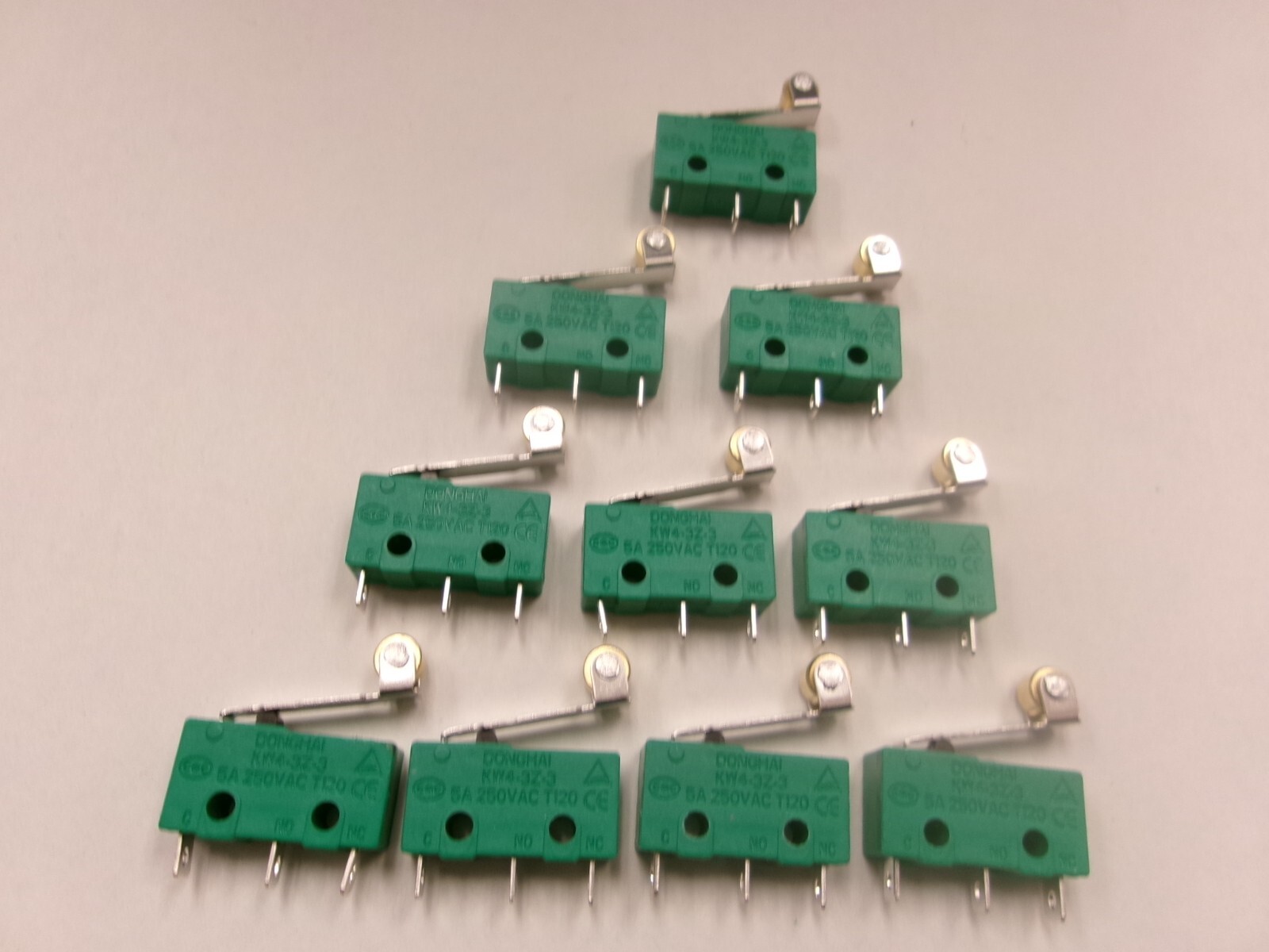10 DONGHAI KW4-3Z-3 3 PIN MICROSWITCHES WITH ROLLER-LEVER 5A 120/250V CALLIE-64