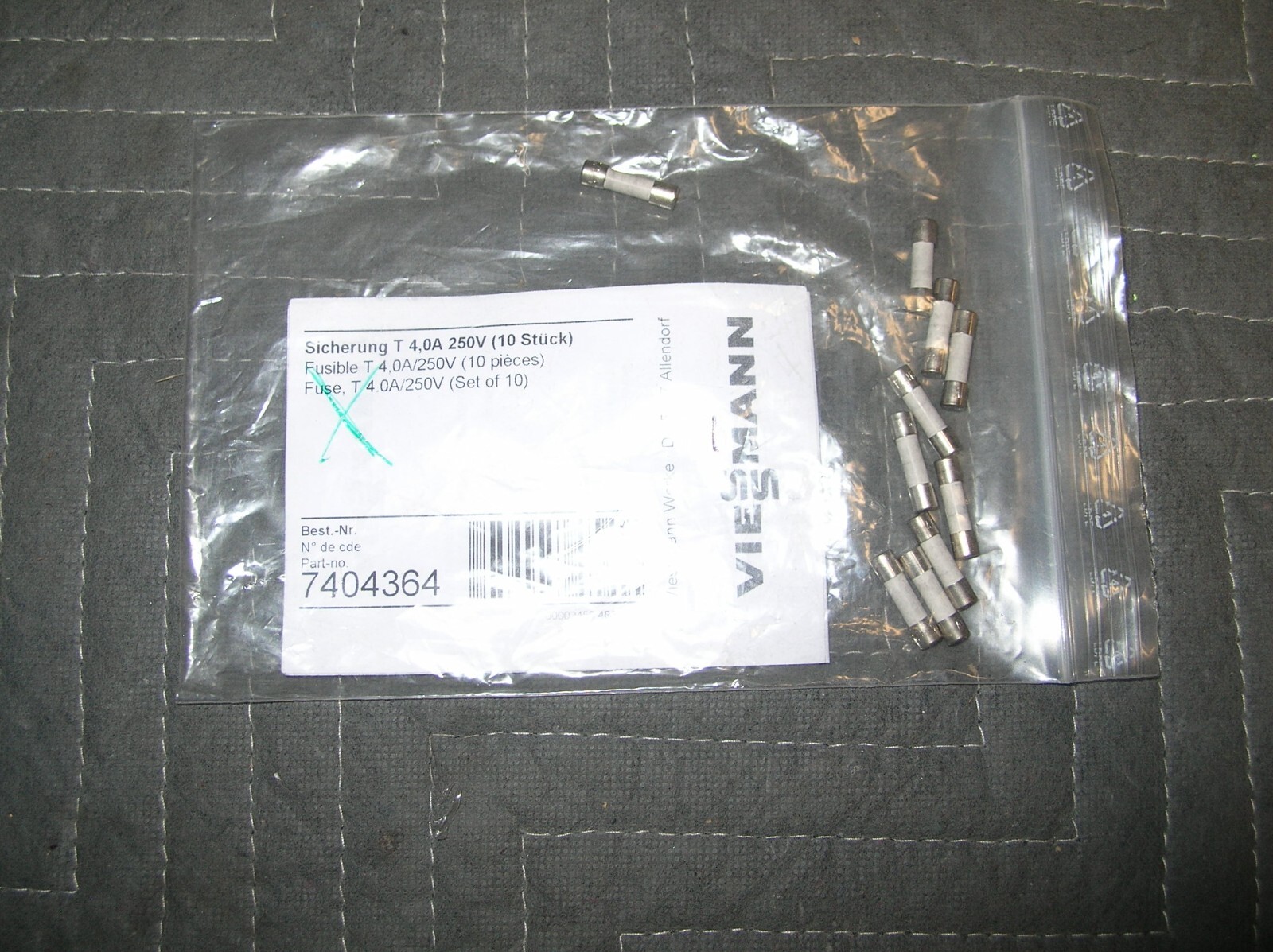 Pack of 10 -  Viessmann #7404364 Fuse Set T4.0A/250V   *NOS*
