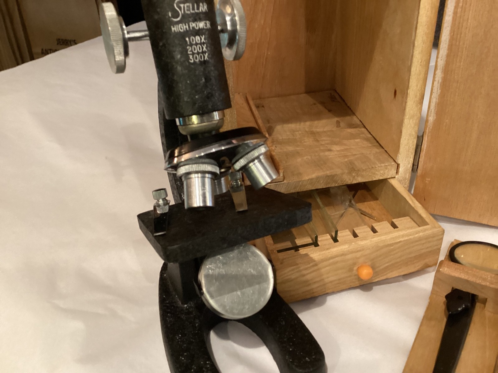 VINTAGE IN ORIGINAL WOOD BOX & ACCESSORIE AUTHENTIC STELLAR #B104 MICROSCOPE NR