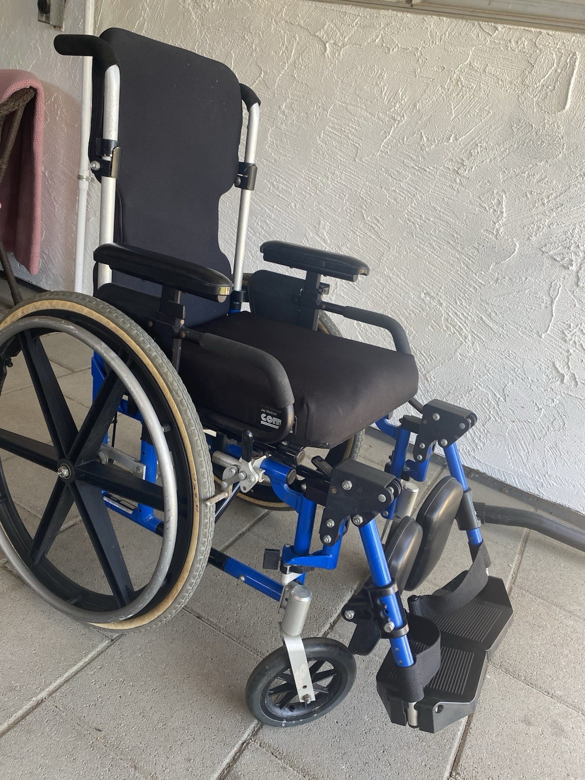 Quickie 2 wheelchair manual folding wheelchair 16”x19”x22”