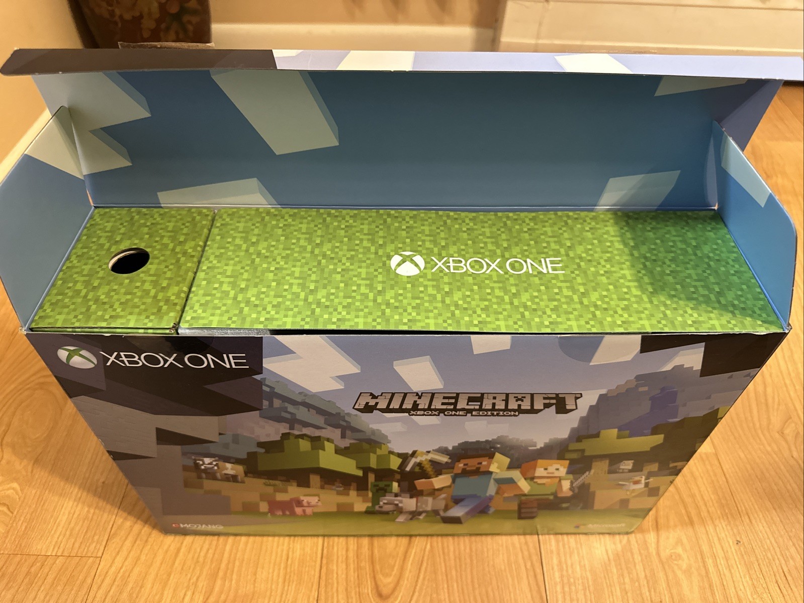 Xbox One Minecraft BOX ONLY with some Inserts