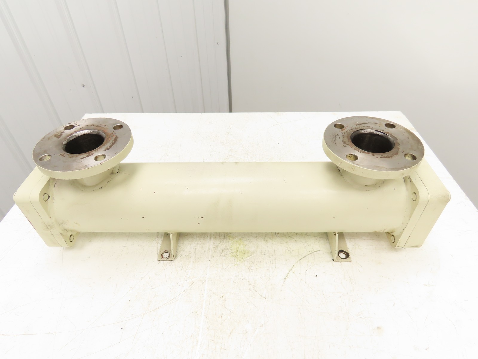 2-Pass Shell & Tube Heat Exchanger Oil Cooler 1.5" NPT x 2.5" Flanged 31"L