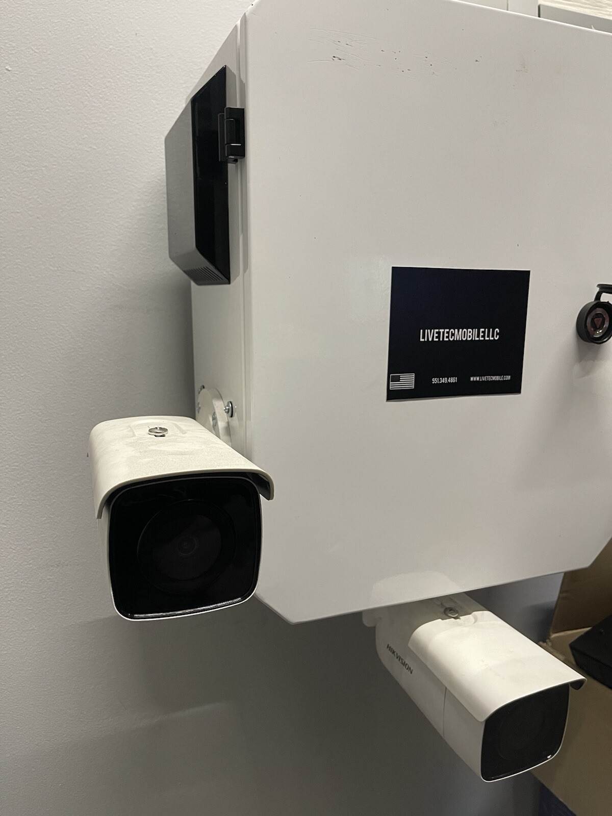 Construction Camera Mobile Surveillance Camera LIVETECMOBILE Plug & Play System