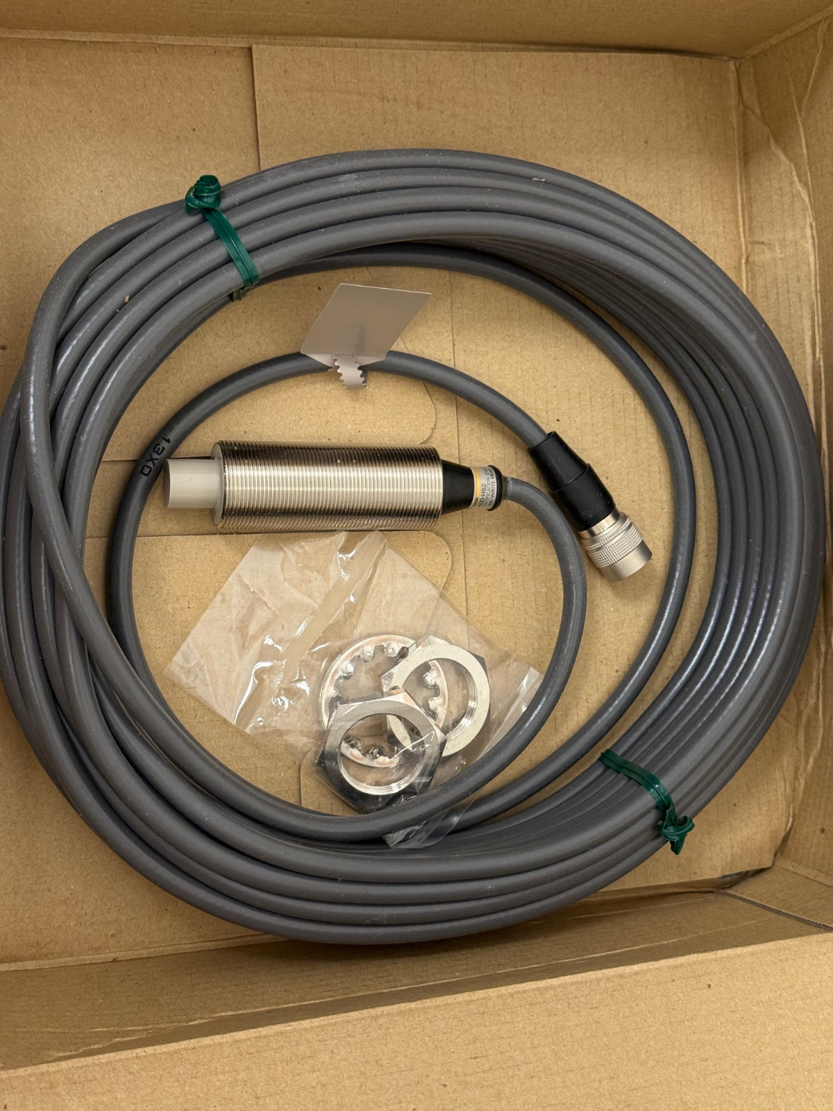 OMRON V600-H52 ID READ/WRITE HEAD WITH 10M CABLE NEW OPEN BOX