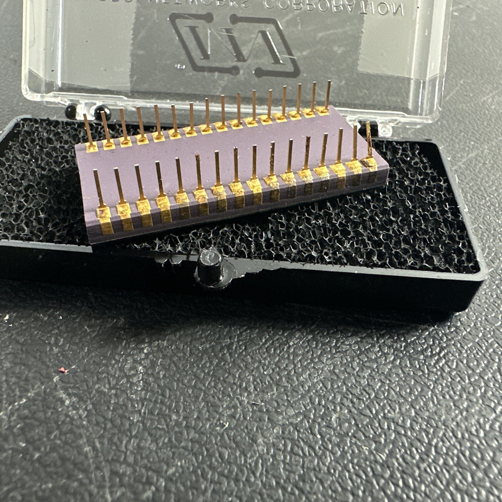 MN7130 7835 Multiplexed Sample/Hold Amplifier