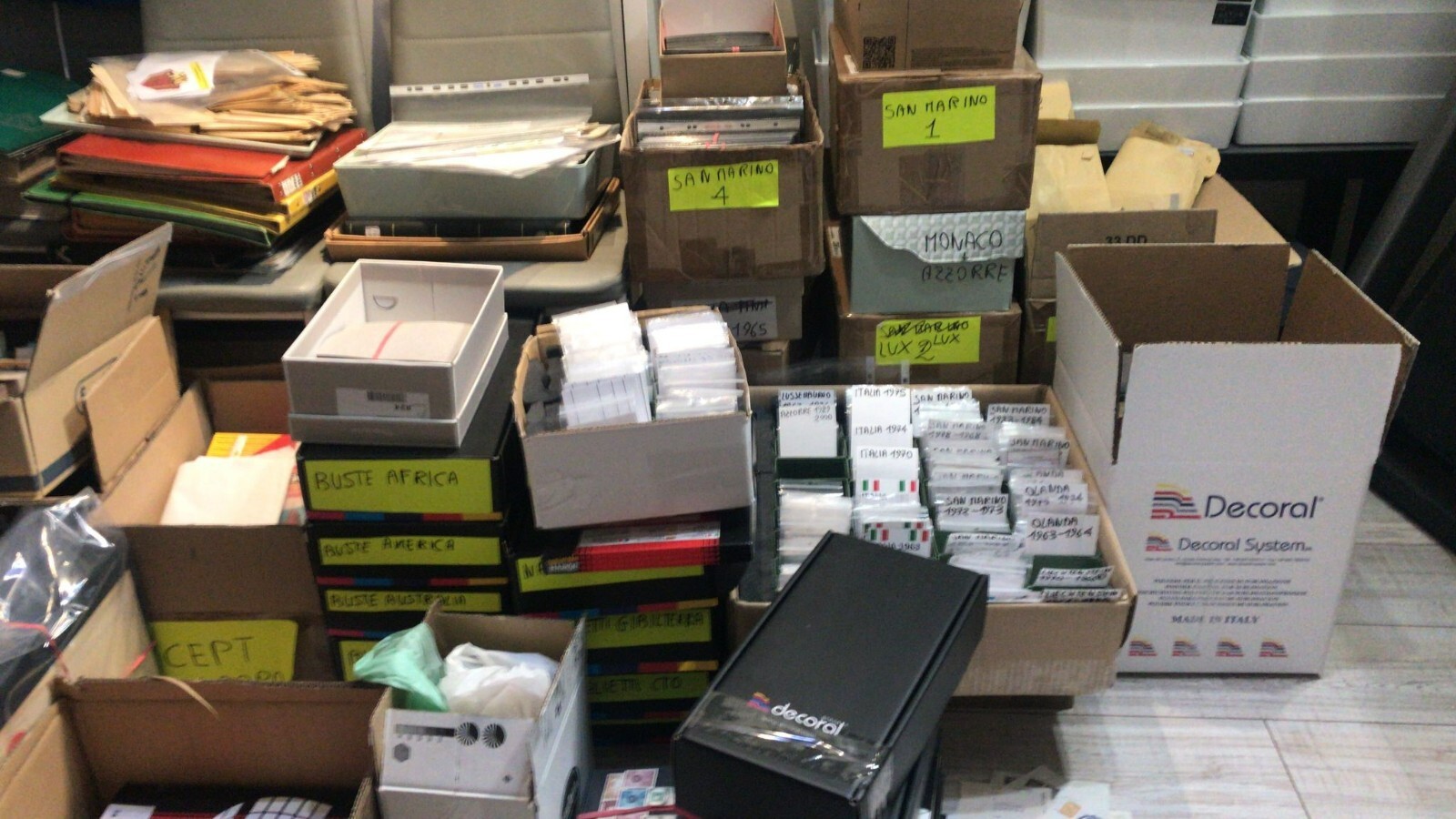 2 KG STAMPS FREE SHIPPING ALL THE WORLD