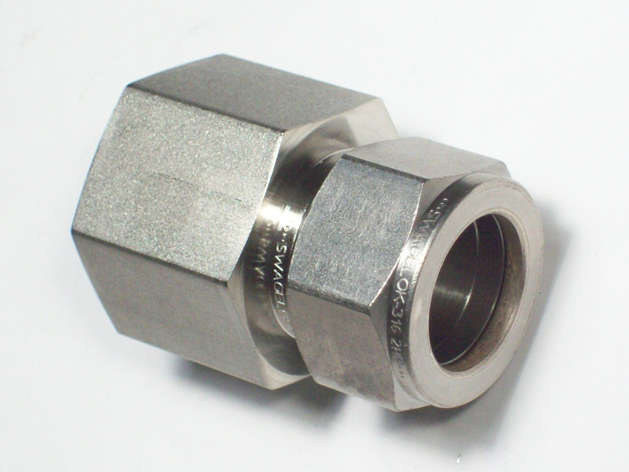 1 - Swagelok Stainless Steel Connector, 3/4" OD Tube x 3/4" FNPT, SS-1210-7-12