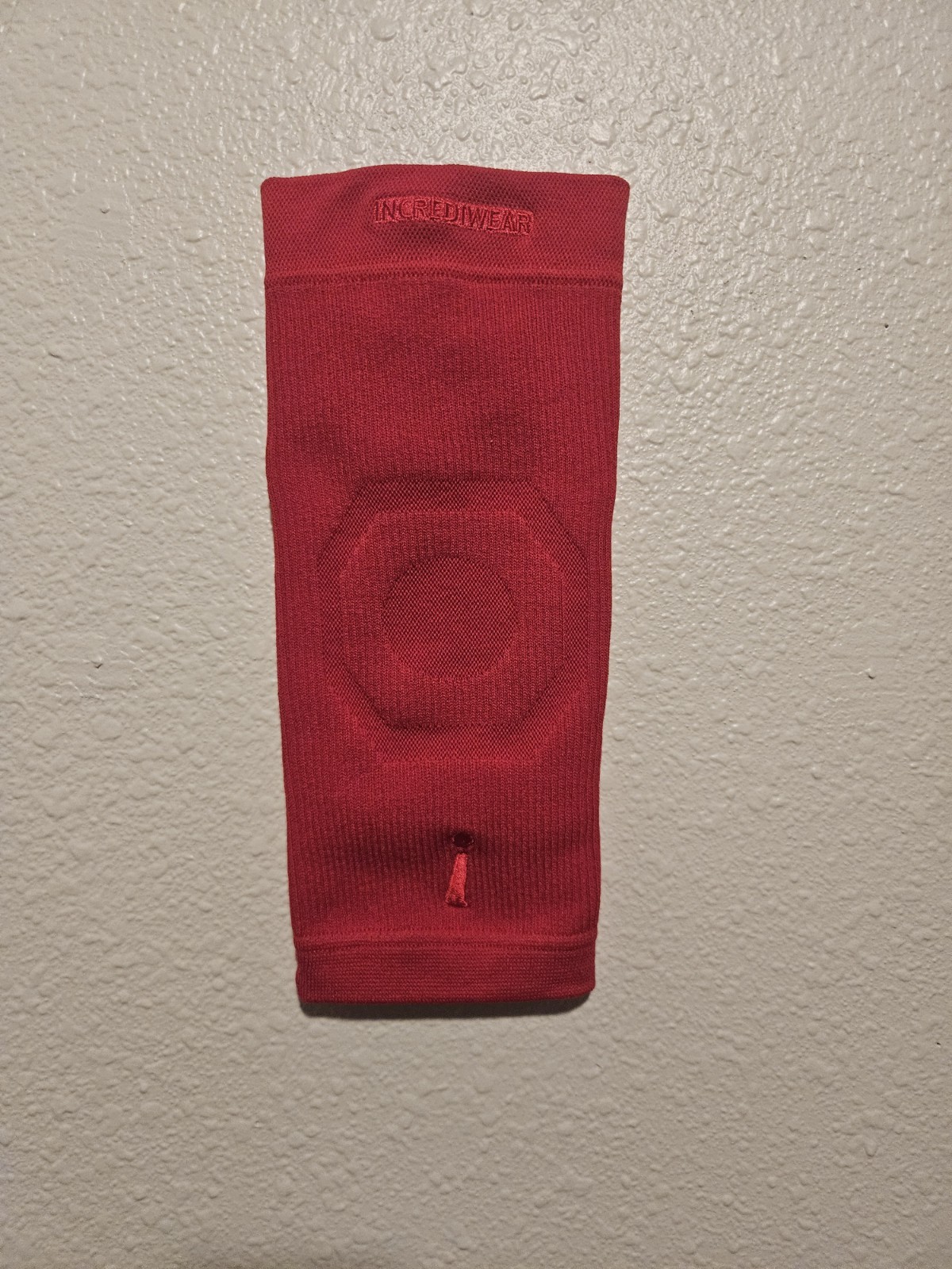 Incrediwear - Red Knee Sleeve for Knee Pain and  Joint Pain Relief