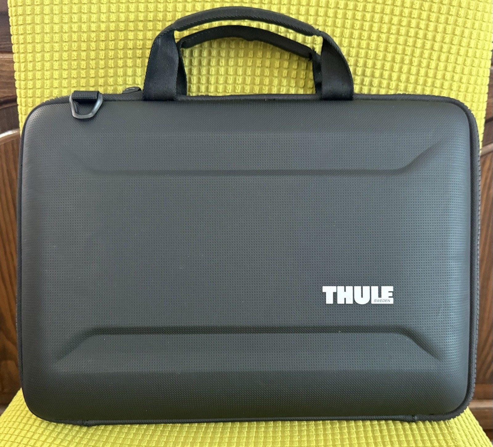 Thule Gauntlet 4 Attaché Briefcase for all 15", 16”, & 14.1" MacBooks/Laptops