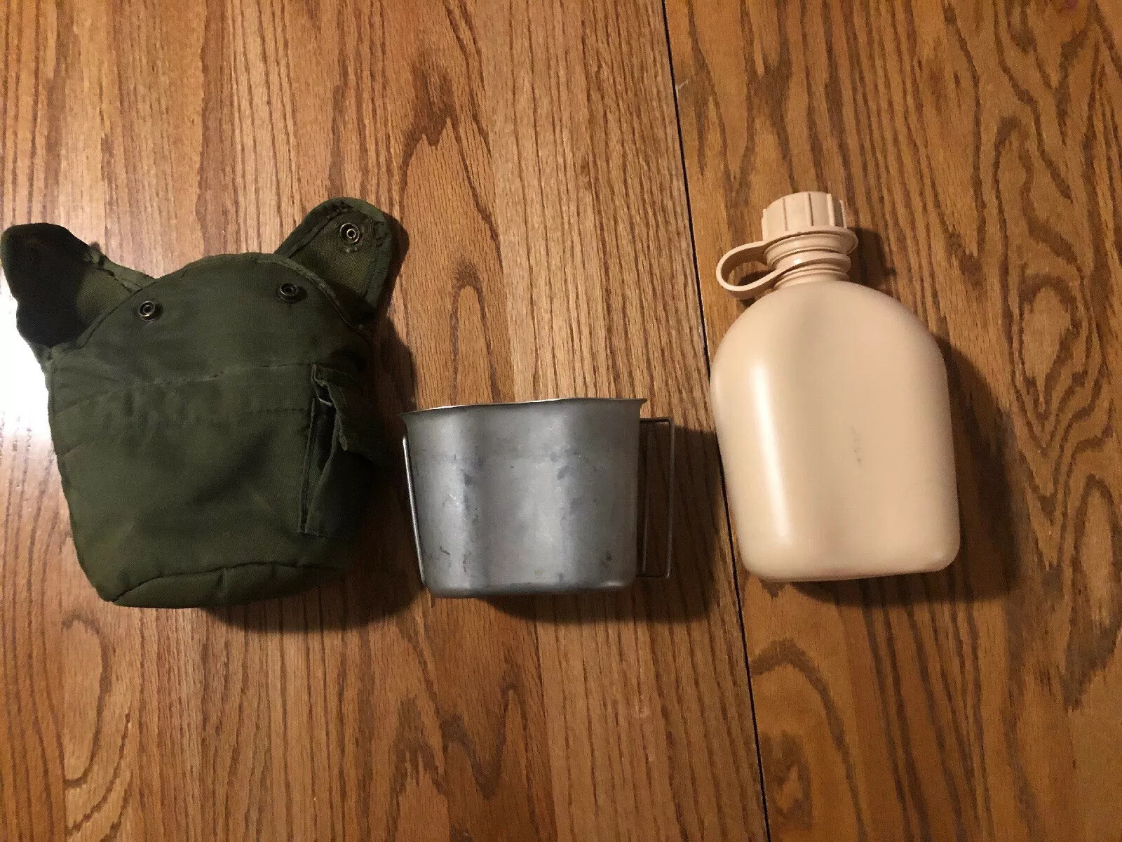 Military Canteen And Pouch US05QS