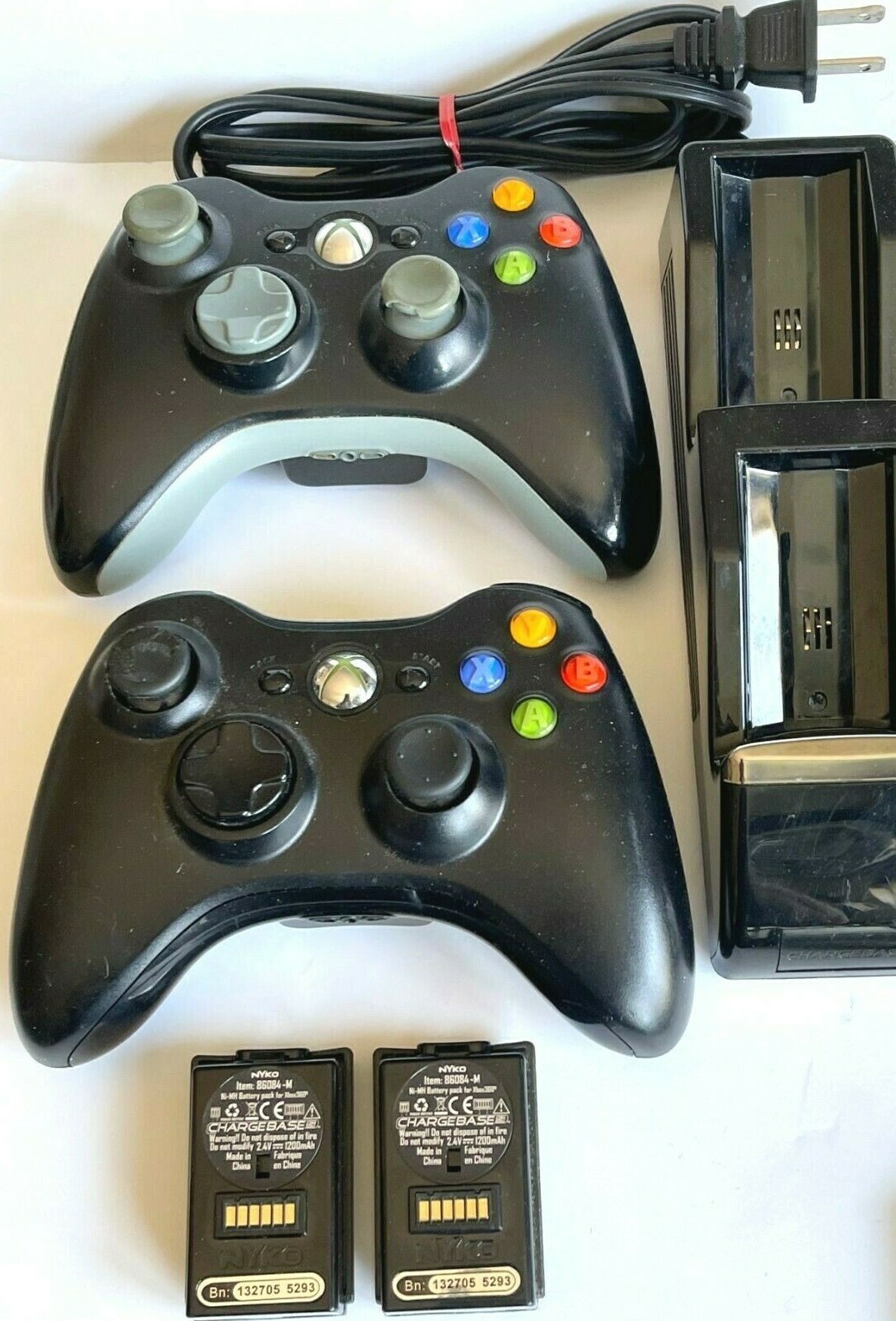 XBOX 360 CONSOLE + 2 CONTROLLERS, CHARGER, KINNECT, POWER, HDMI CABLES & 3 GAMES