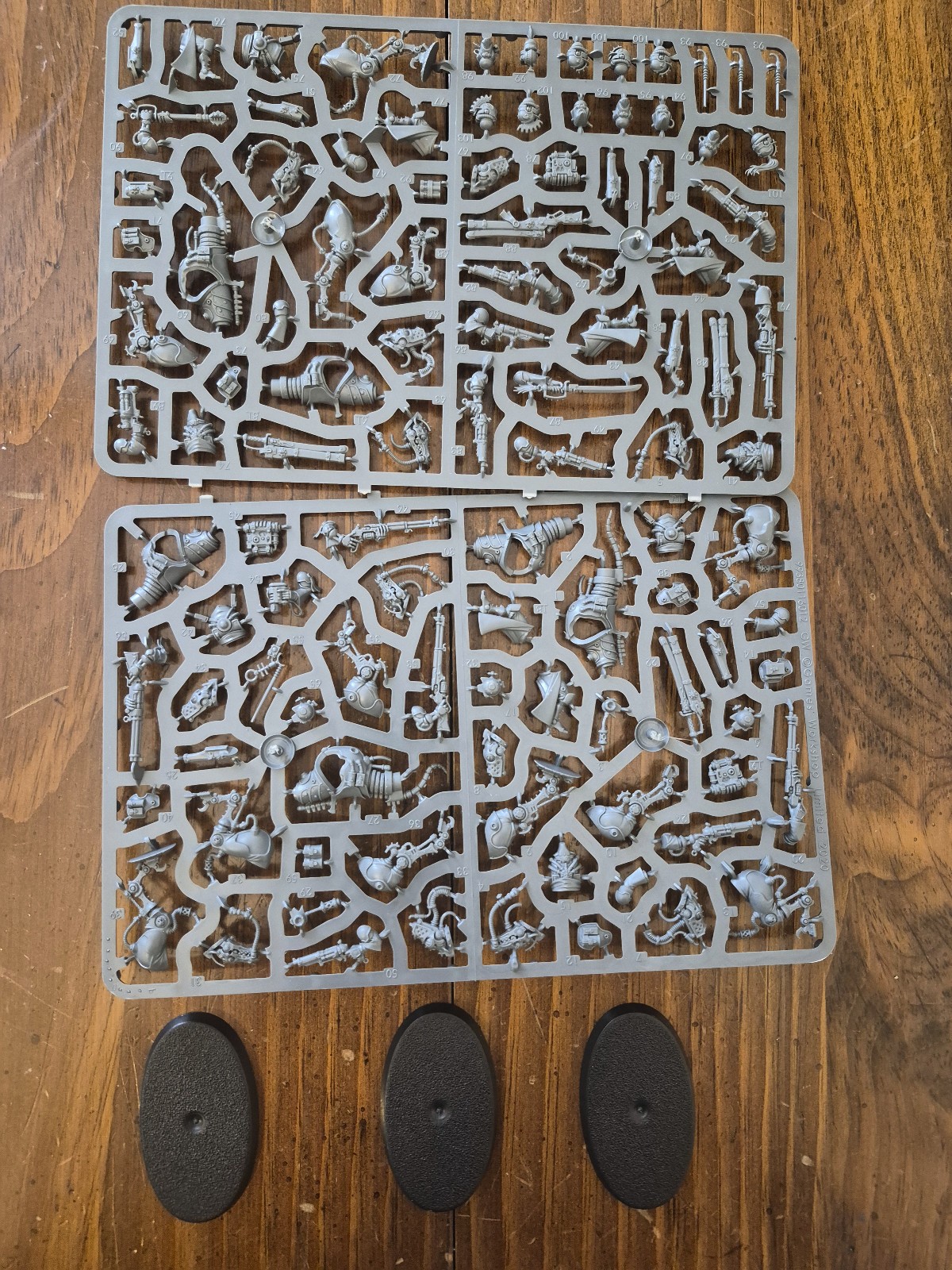 Warhammer 40k: Adeptus Mechanicus - Serberys Raiders/Sulphurhounds New on Sprue