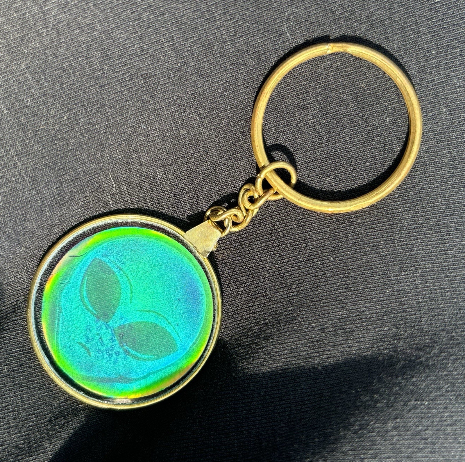 Rare Vintage Alien Hologram Brass Gold Tone Keychain Pendant Fun Nicknack