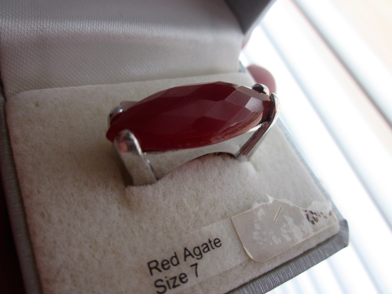 UNIQUE STERLING SILVER .925 HORIZONTAL SETTING RING 7 FACETED RED AGATE GEMSTONE