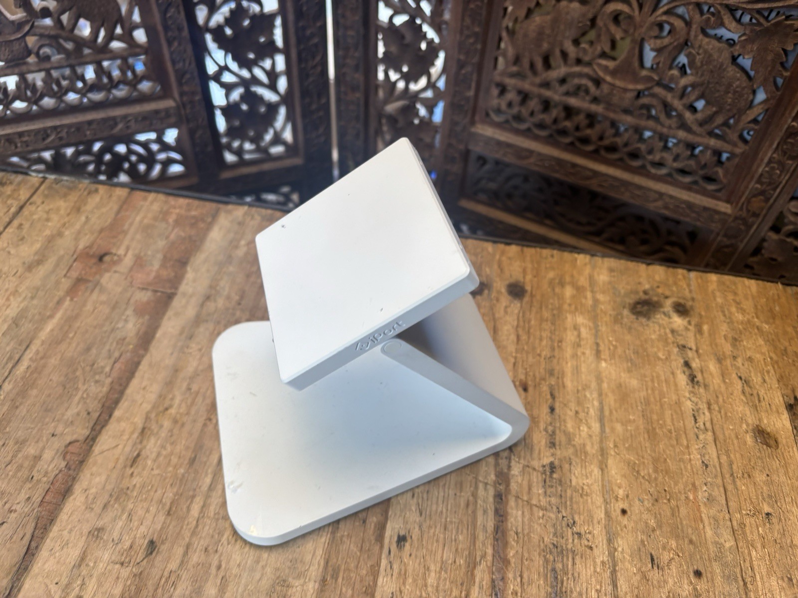 IPORT LUXE No. 71002 Charging BaseStation WHITE