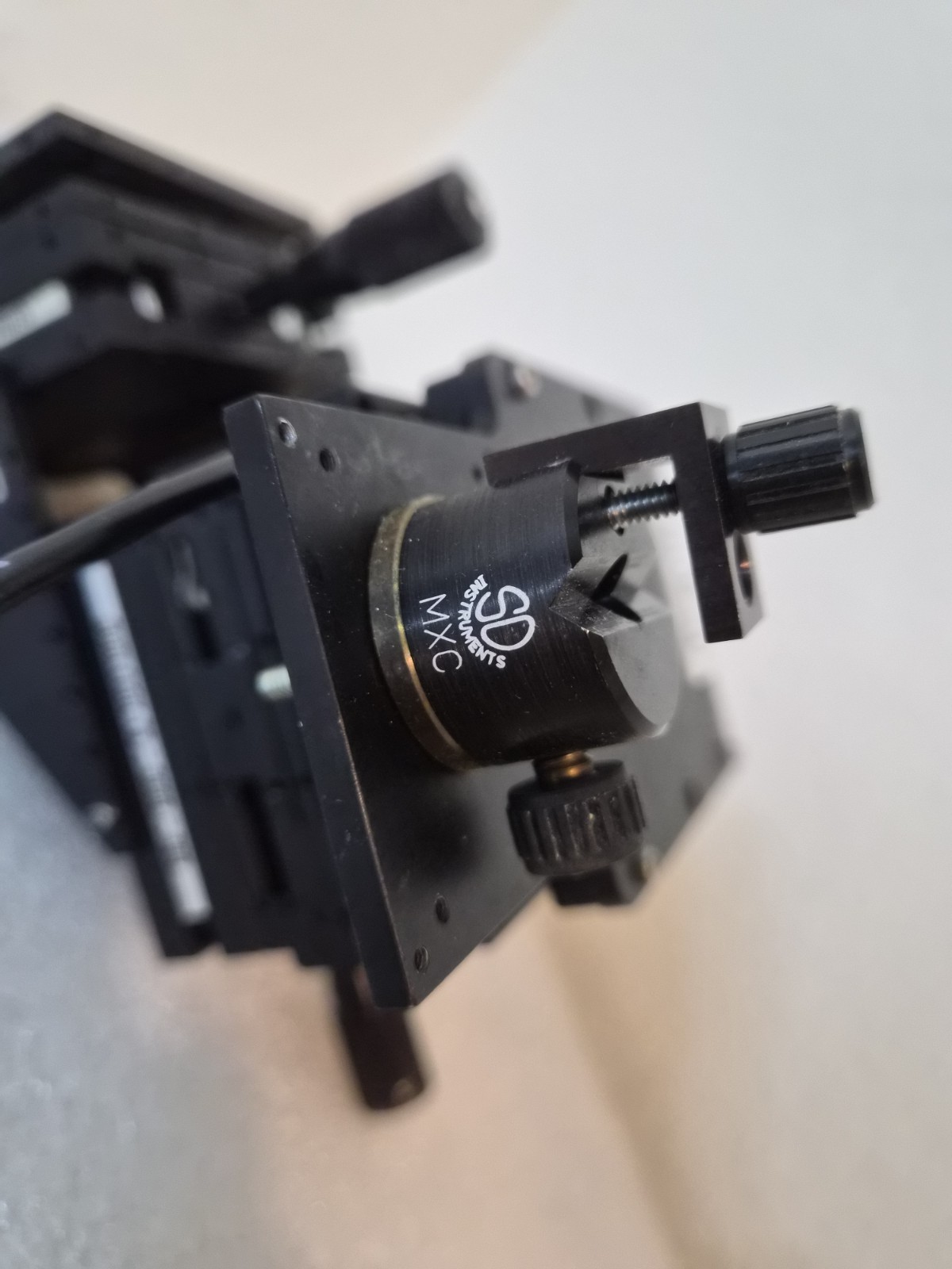 Burleigh PCS-5000 TS-5000-300 3-Axis Piezo Micromanipulator Patch Clamp Stage