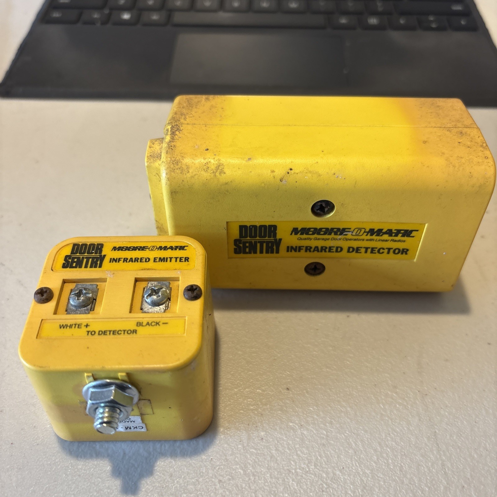 Moore-O-Matic Door Sentry Photo Eyes Yellow Infrared Detector Emitter 9803
