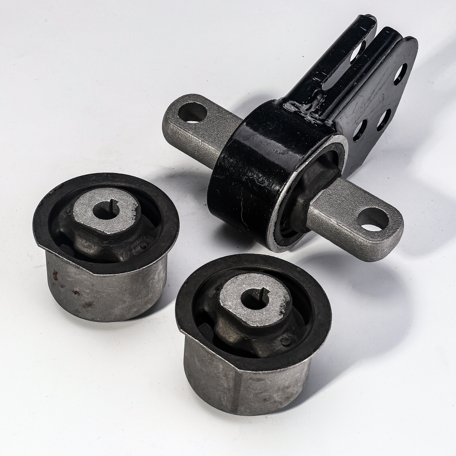 Front Differential Mount Bushing For Jeep Grand Cherokee Commander 3.7 4.7 5.7L