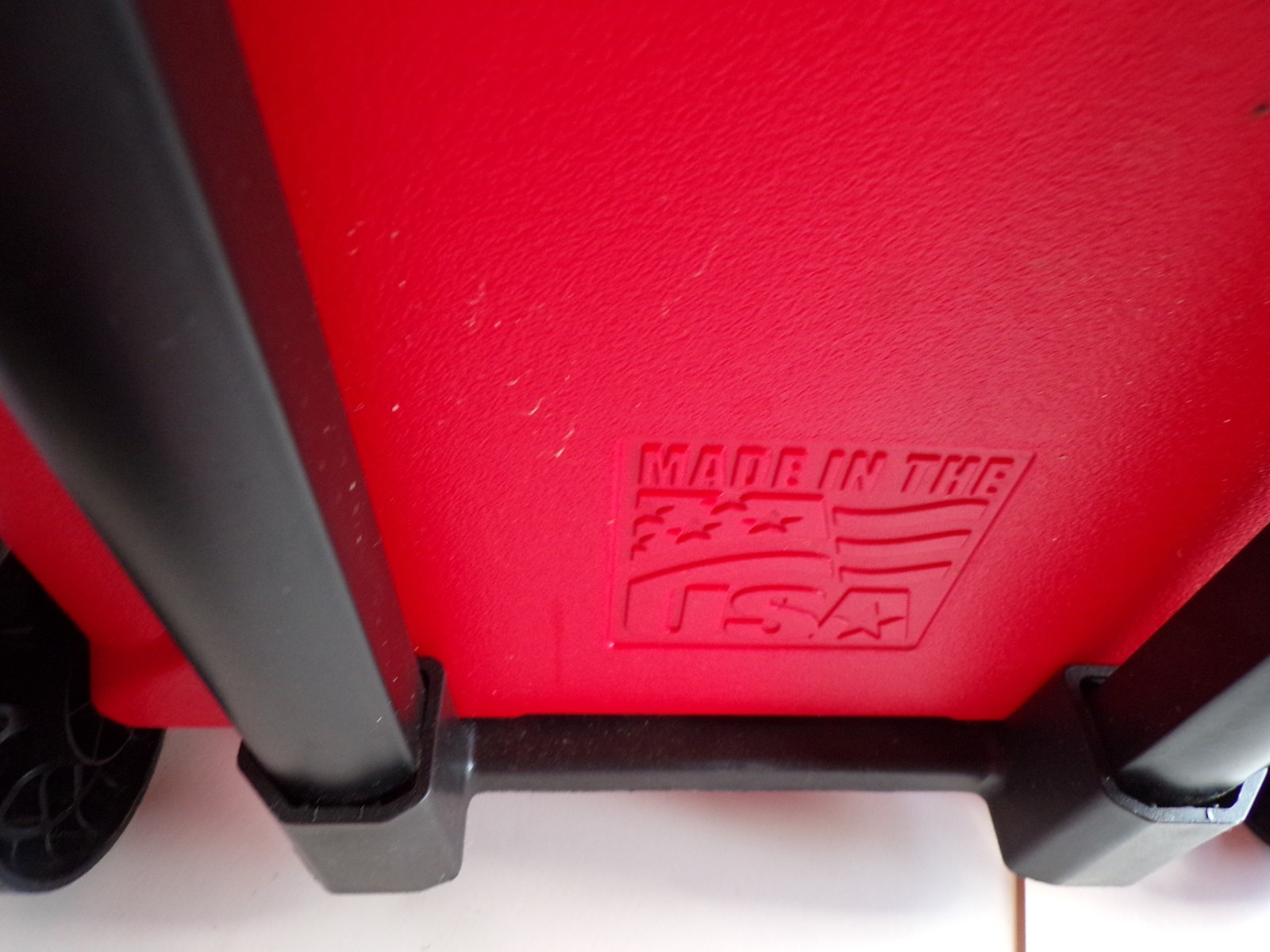 Igloo Rolling Chest Cooler Profile II Red 16 Quart 24 Can