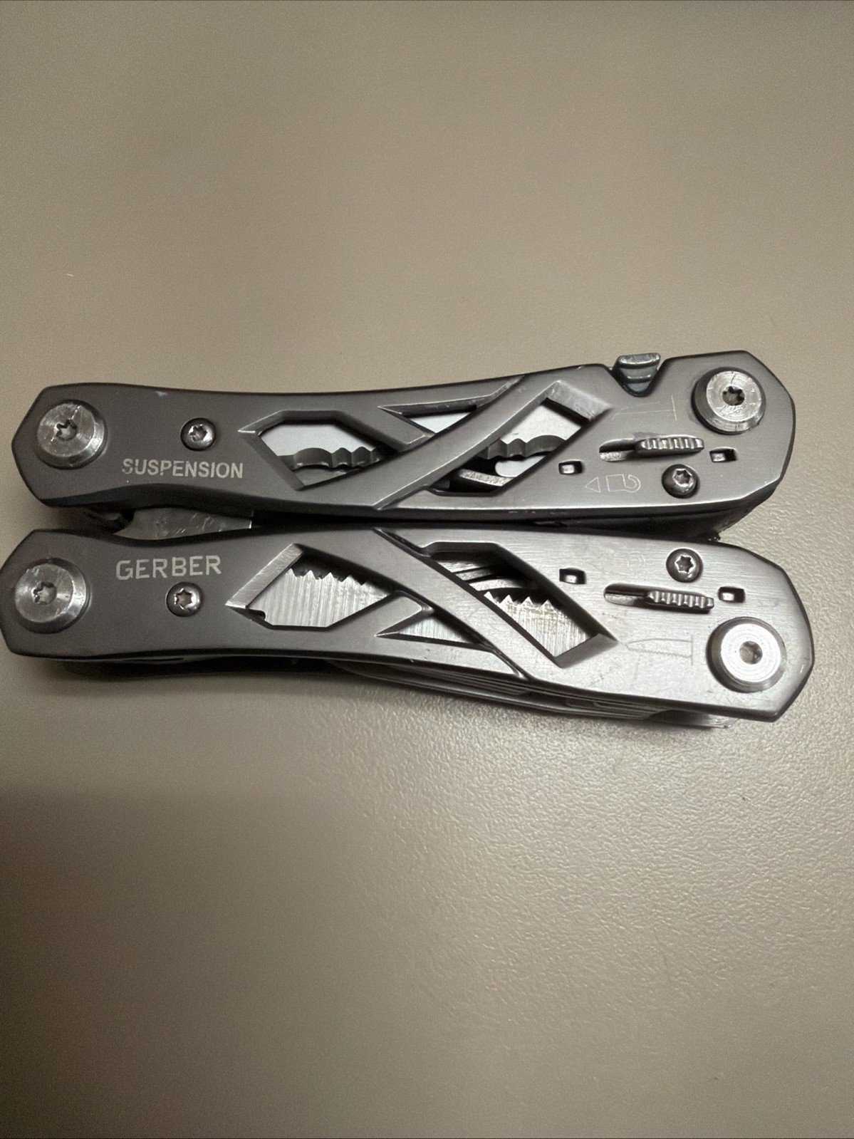 Gerber Suspension Multi-Tool 12-FUNCTION with Sheath Pliers Knife Scissors