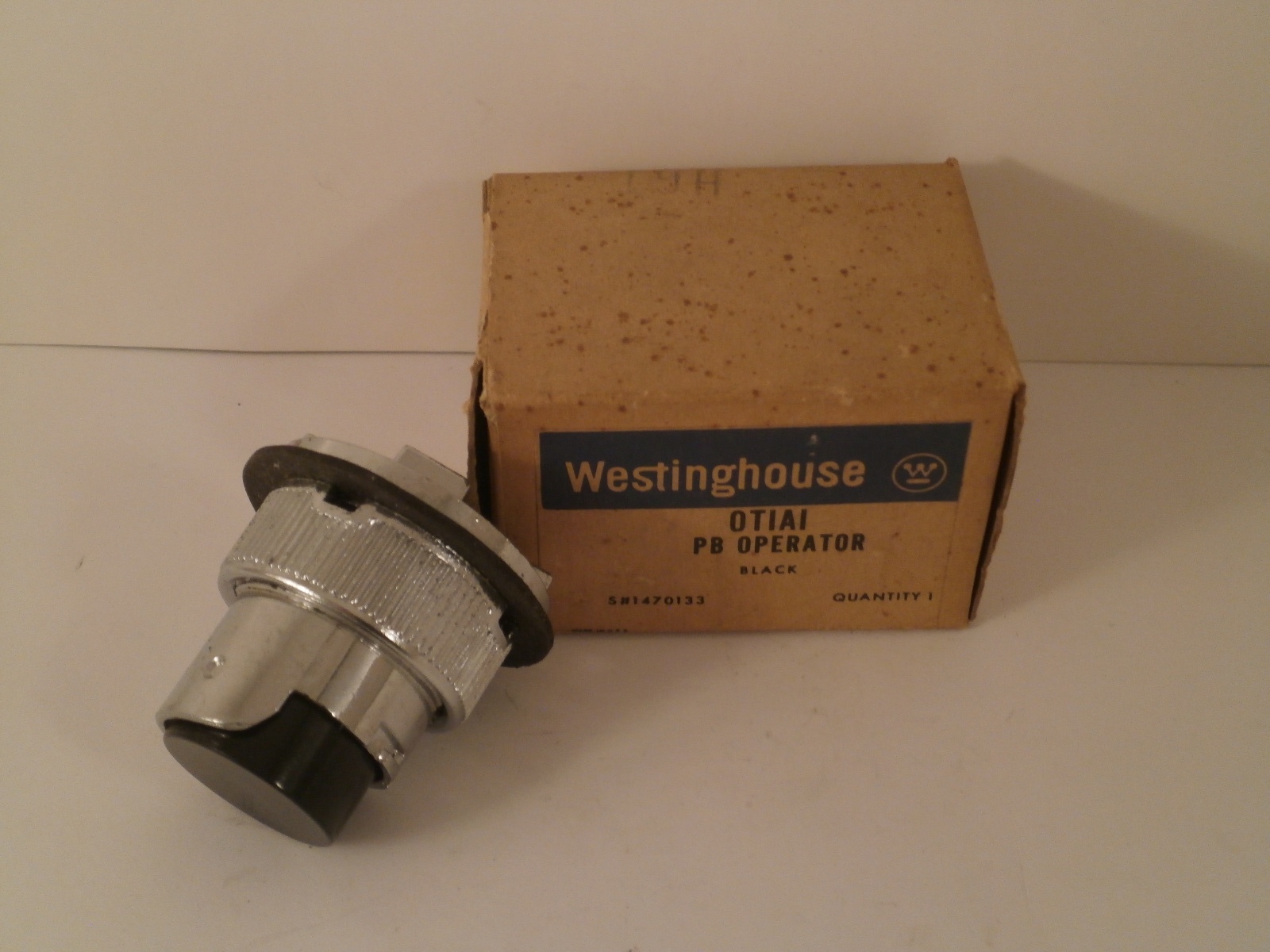 WESTINGHOUSE OTIAI PUSHBUTTON OPERATOR BLACK # 1470133 *NIB*
