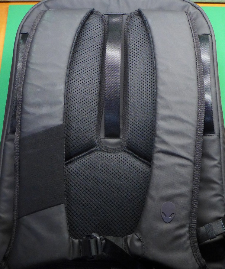 NEW Alienware 18 Gaming Backpack AW7825P DWJ3J