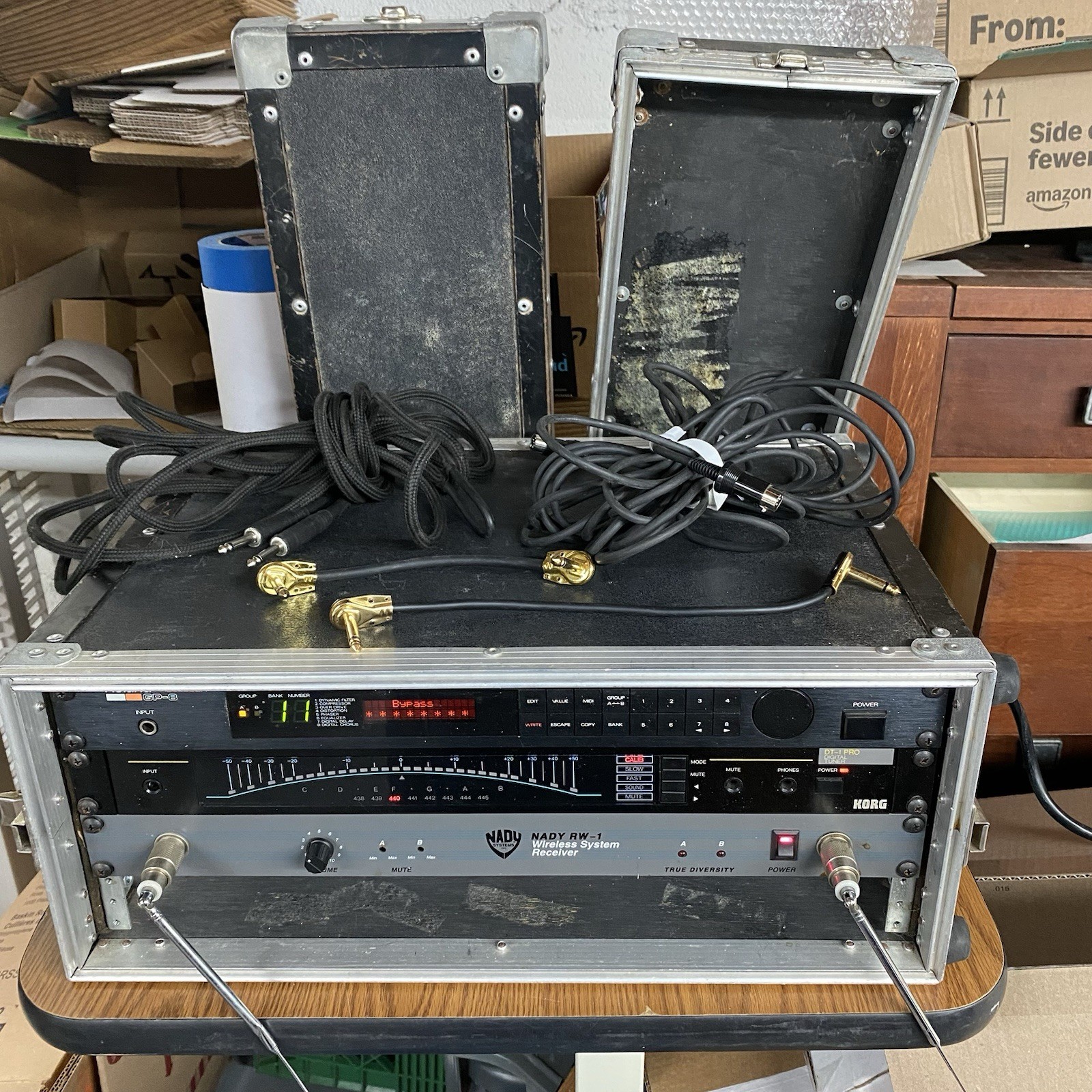 LOT-Roland Korg Nady-effects processor, digital tuner, receiver+Rack Case/cables