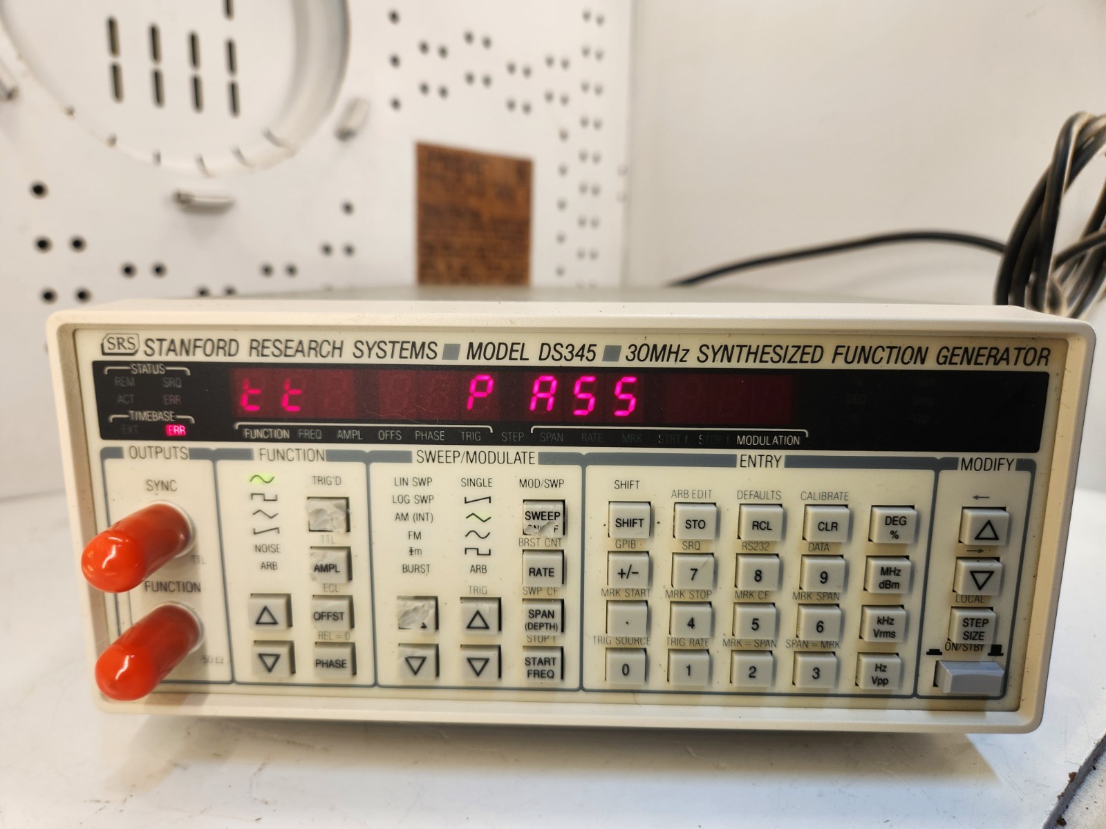 Stanford Research Systems (SRS) DS345 30 MHz Synthesized Function Generator