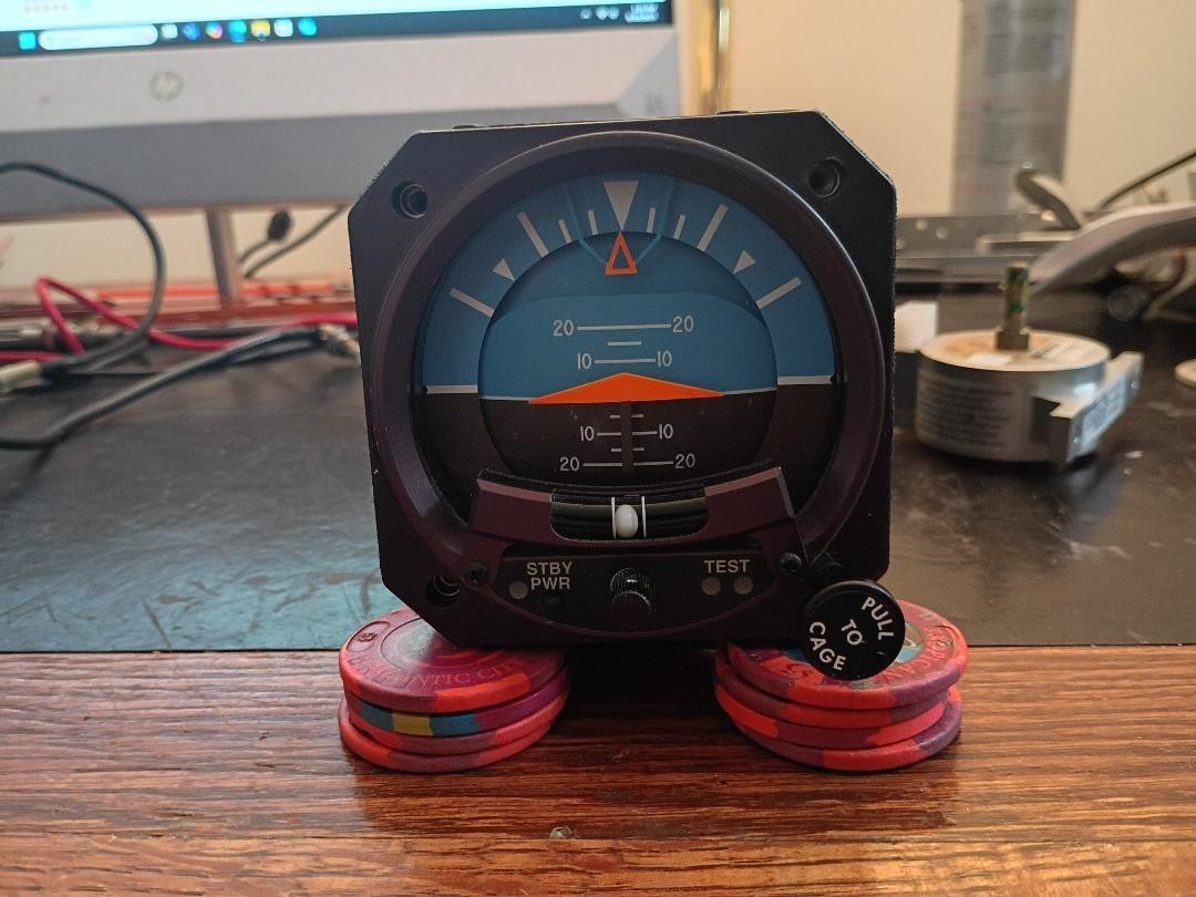 Mid-Continent Instrument Lifesaver Gyro P/N 4300-215   10-32 volt  7.5 tilt