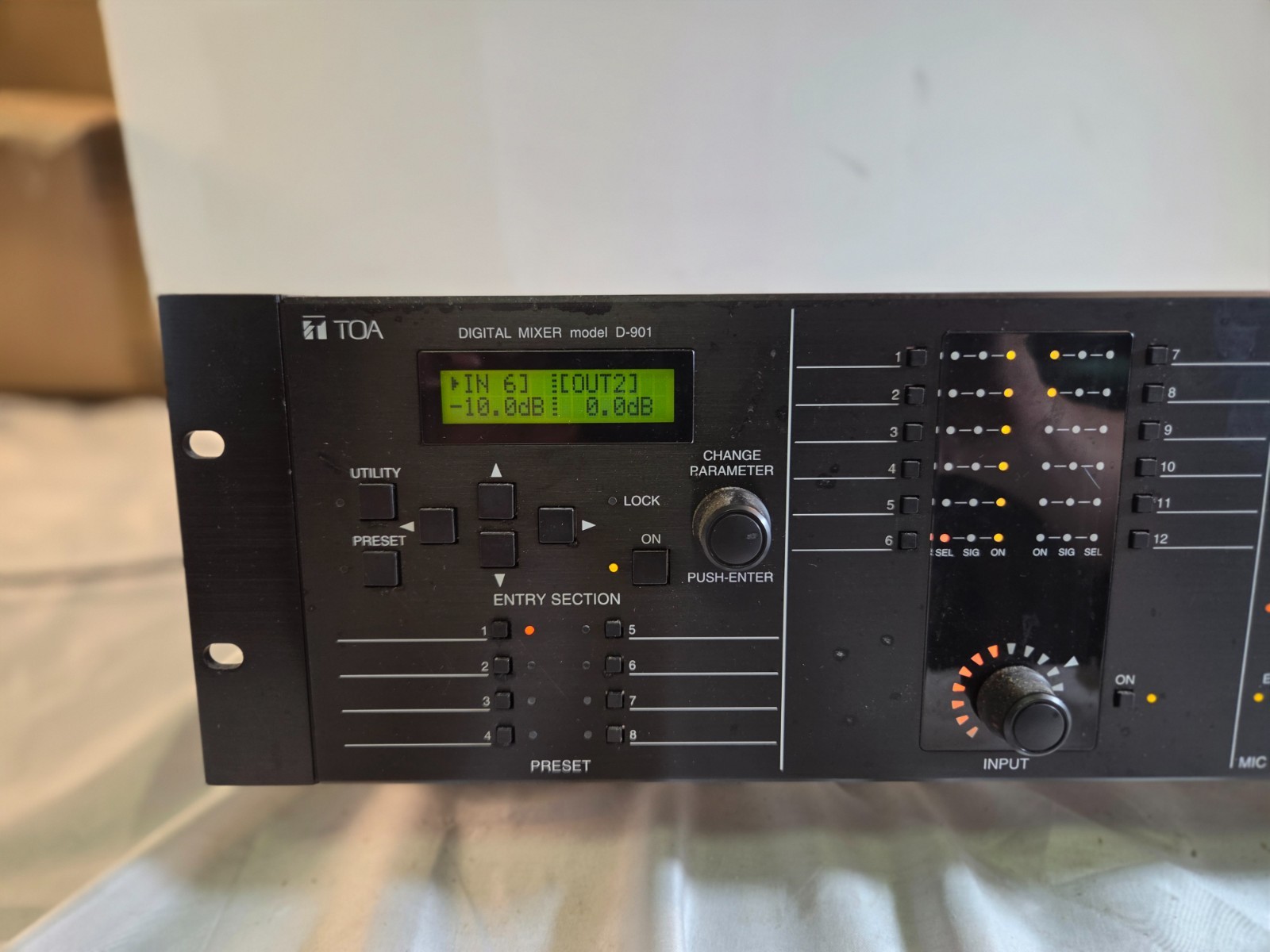 TOA D-901 Digital Matrix Mixer DSP 8 XLR Inputs 4 XLR Outputs Tested Working
