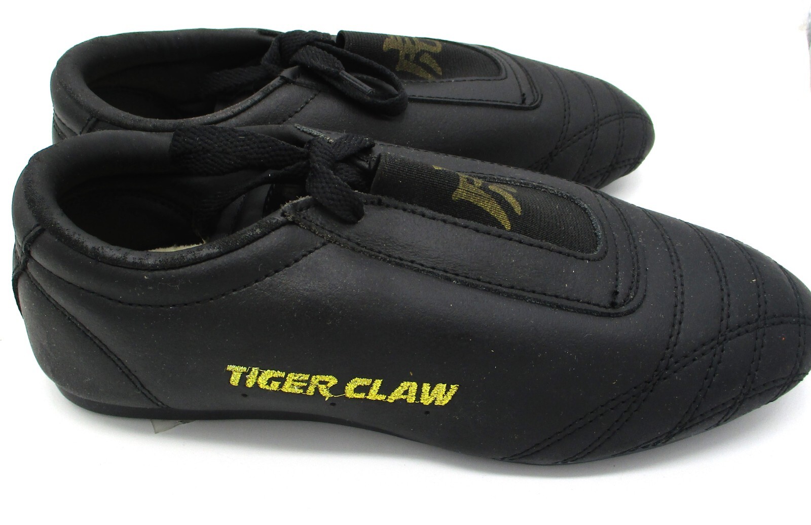 Tiger Claw, Kung Fu Shoes. Size 5 with Carrying Case