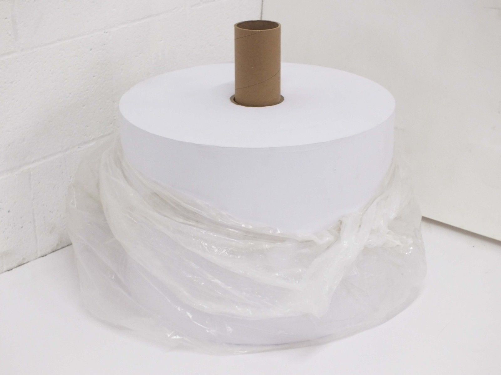 Pacon 900021-001 Bleached MF Tissue Roll 13" Wide 10000 Ft CPN 121 15#