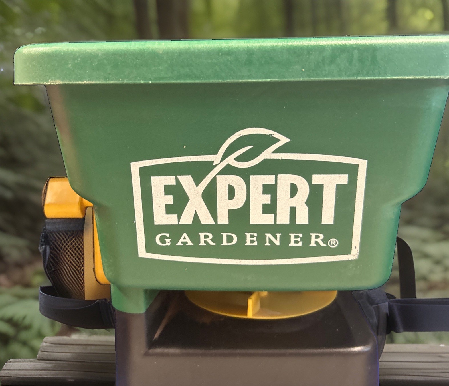 Expert Gardener Handheld Broadcast Lawn Spreader w/ measured  trigger release