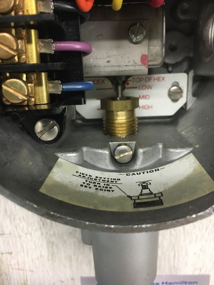UE United Electronics J120-190 Pressure Switch 5-30 psi