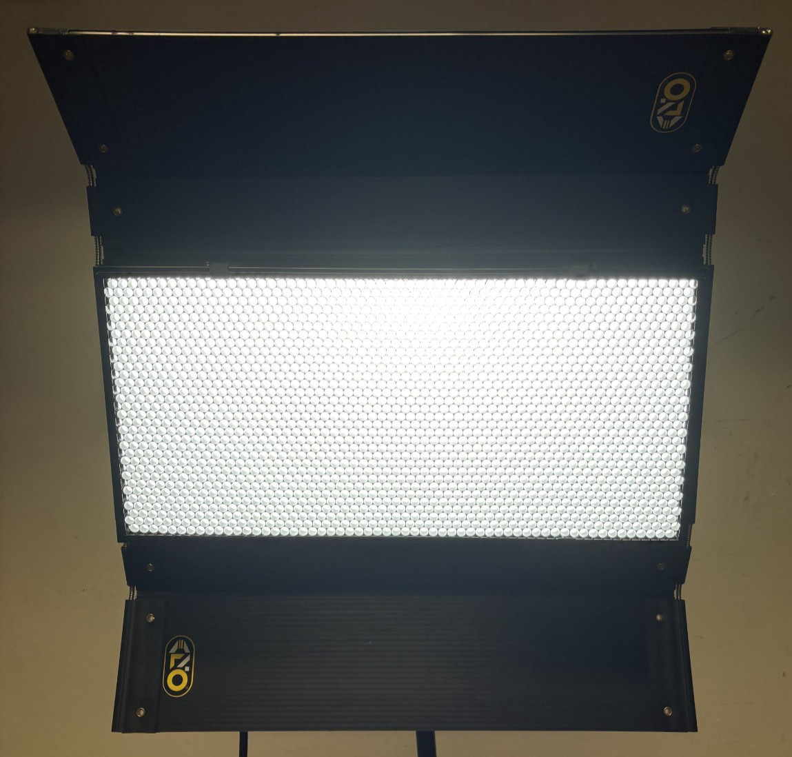 (2) Light Kino Flo Diva-Lite LED 20 DMX With Hard Case - Excellent Condition