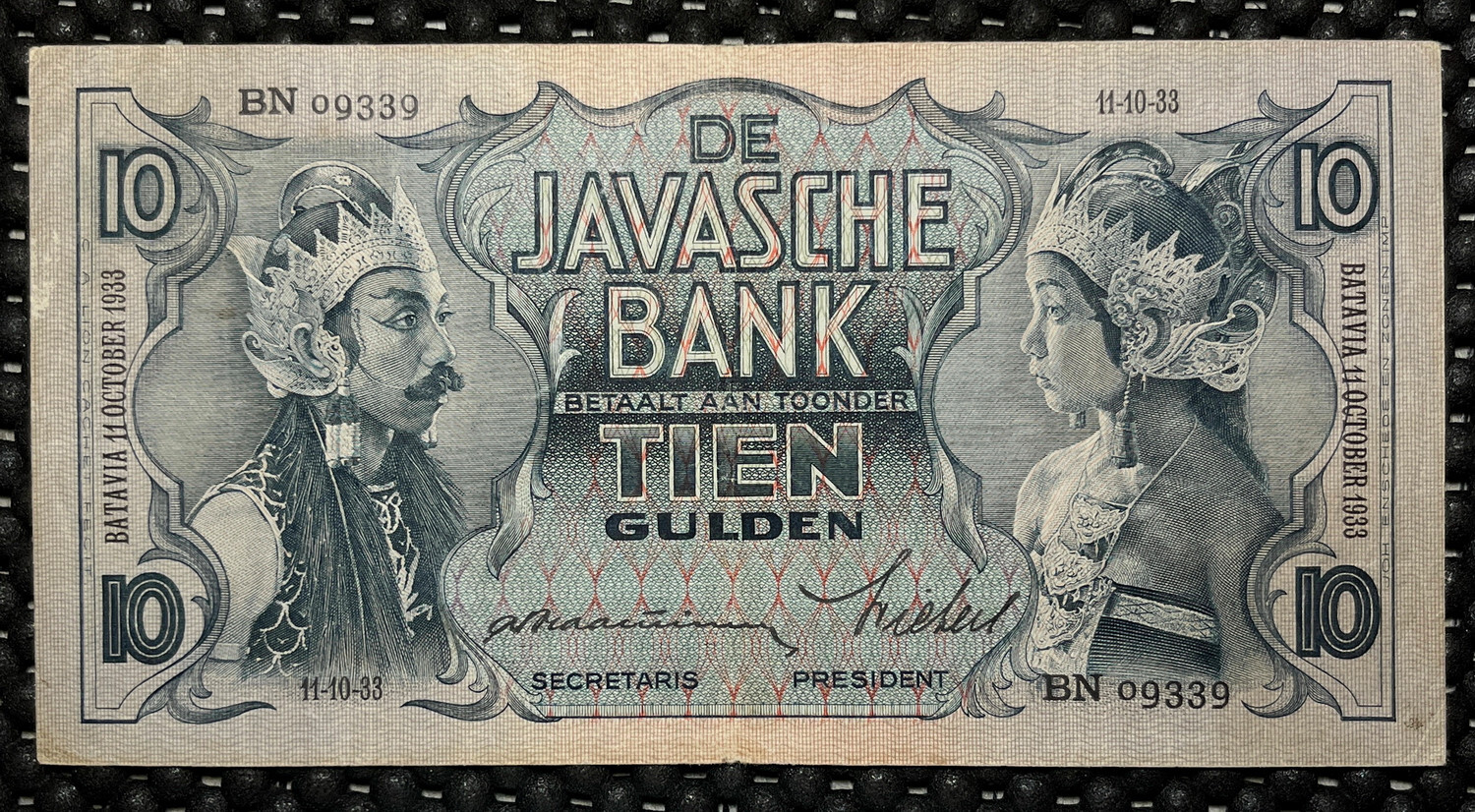 NETHERLANDS INDIES 1933 10 GULDEN JAVANESE DANCERS BN P79 scarce date