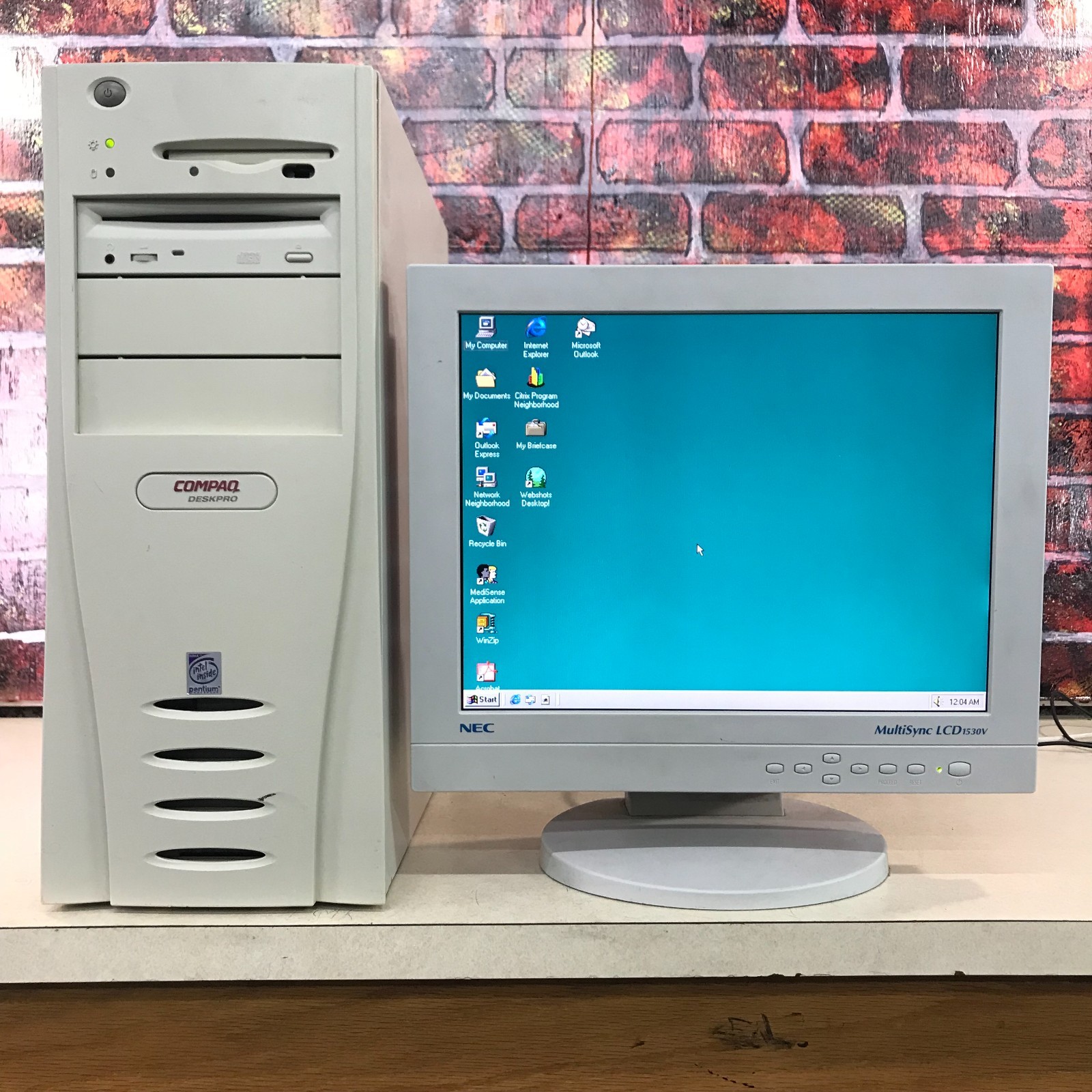 Compaq Presario Retro Gaming Desktop PC Pentium CPU 64MB RAM (Windows 98 SE)