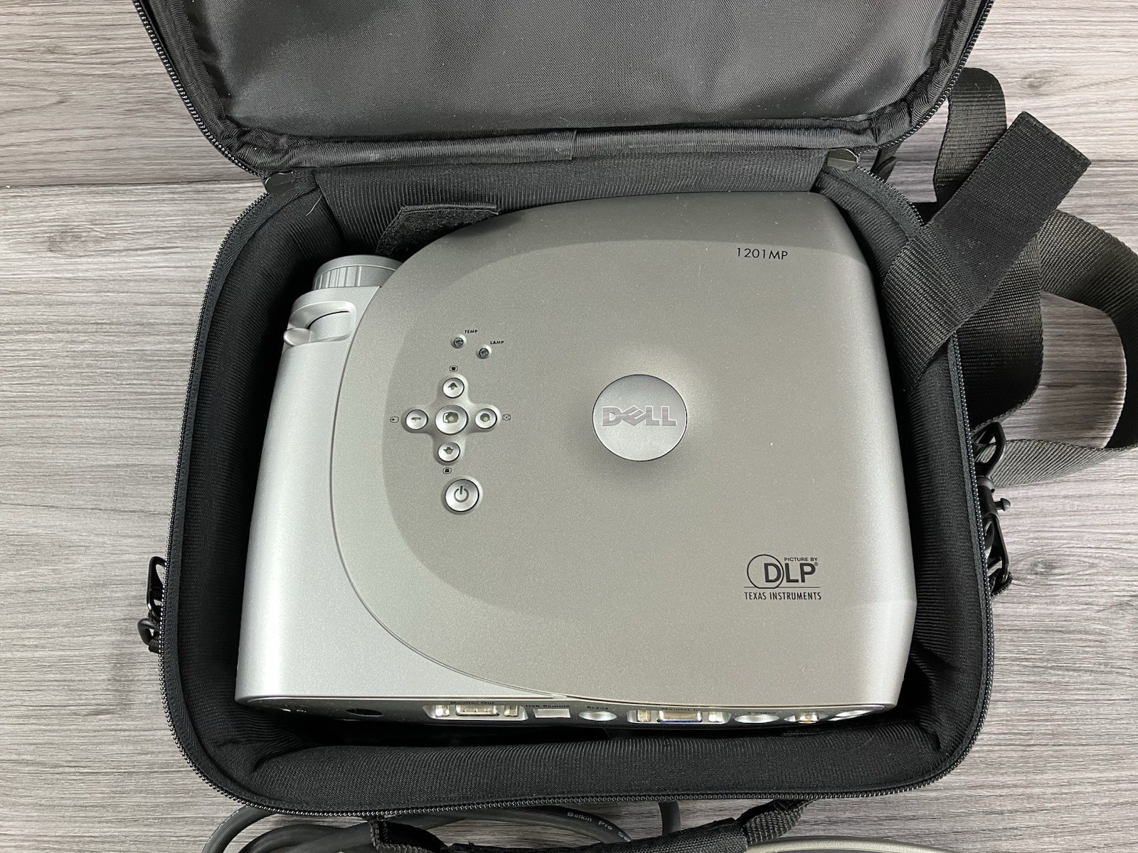 Dell 1201MP DLP Desktop Projector W/ Dell Original Case + Remote
