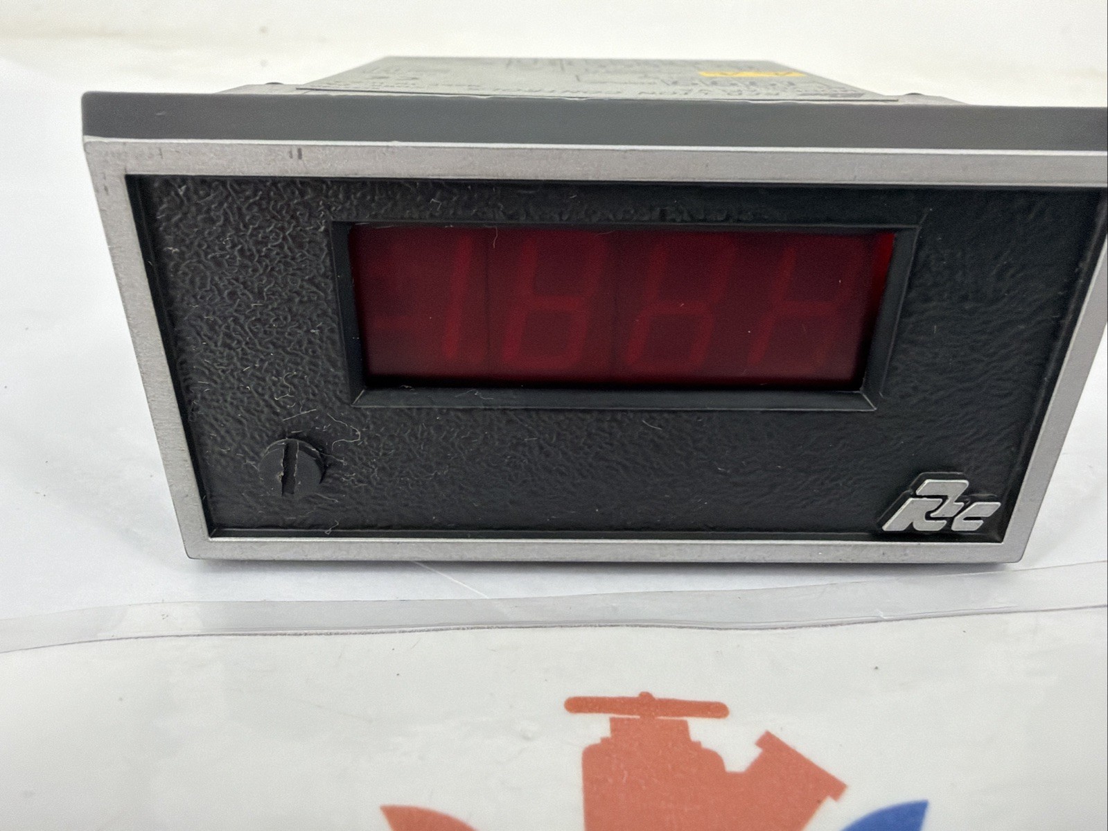Red Lion Controls aPLVA400 Panel Voltmeter, AC Voltage, 4 Digit, 115VAC, 50/60Hz