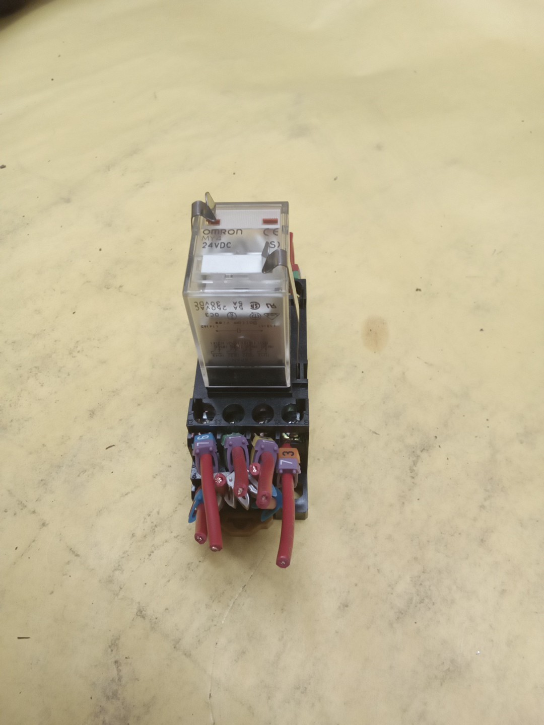 Omron Relay MY4 W/0980W1 Socket Base