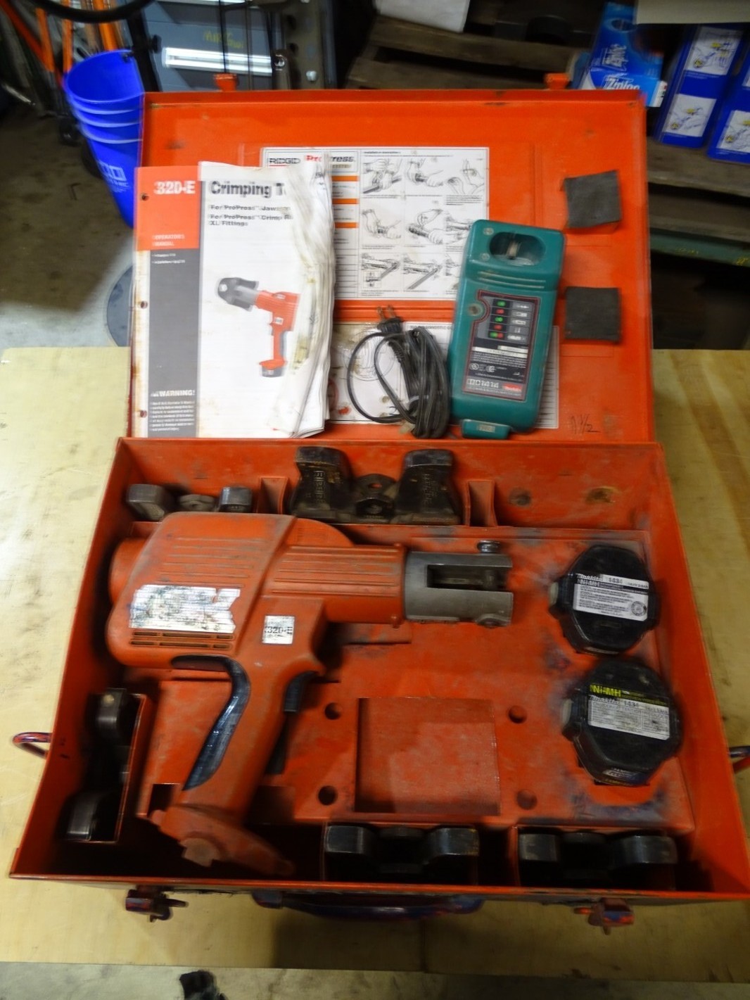 Ridgid Cordless Crimping Tool w/ Case & Accessories 14.4V, 24.3A, 350W, 320-E