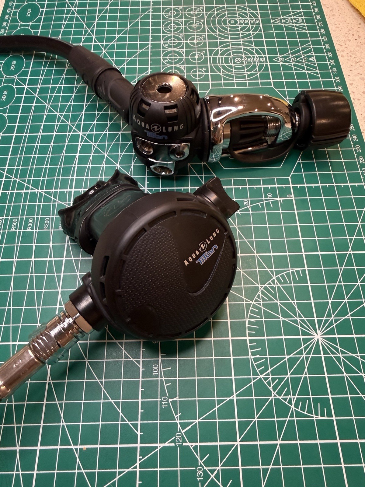 Aqua Lung Titan Scuba Diving Regulator- Yoke - MINT CONDITION