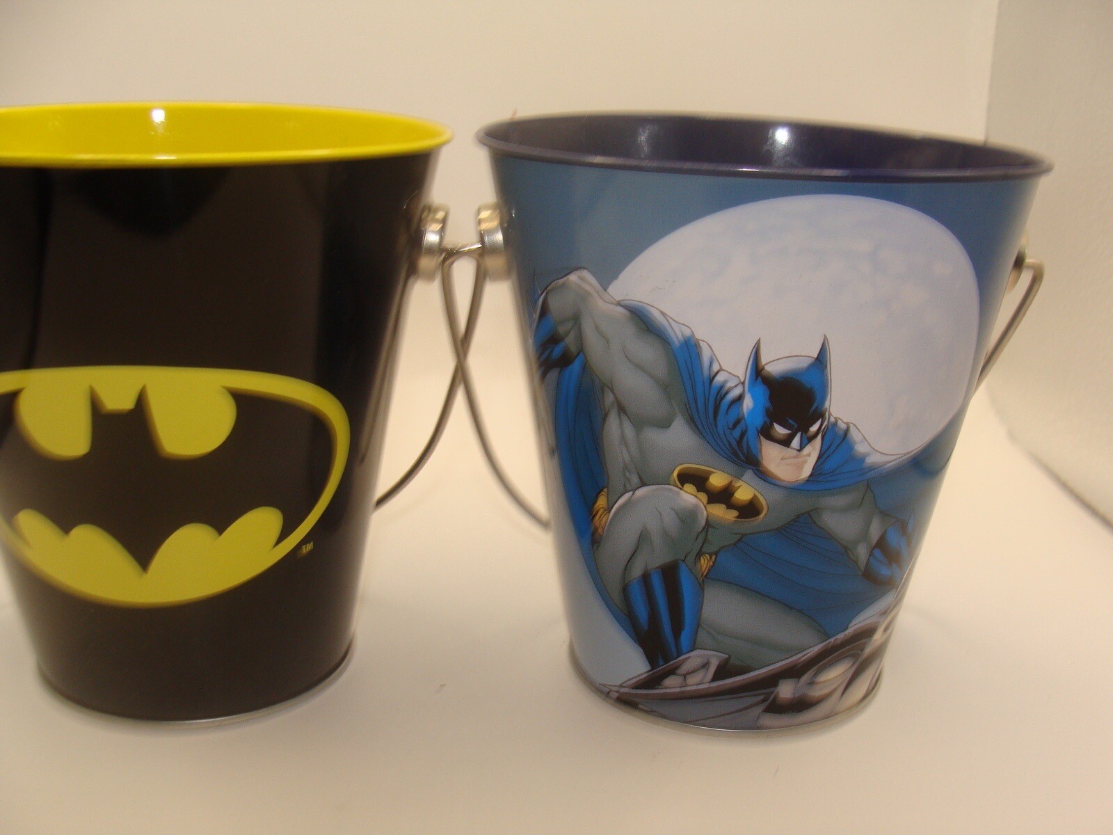 BATMAN Set Of 2, Tin Sand Pails ~ DC Comics ~ 4.5”high ~ VGC ~