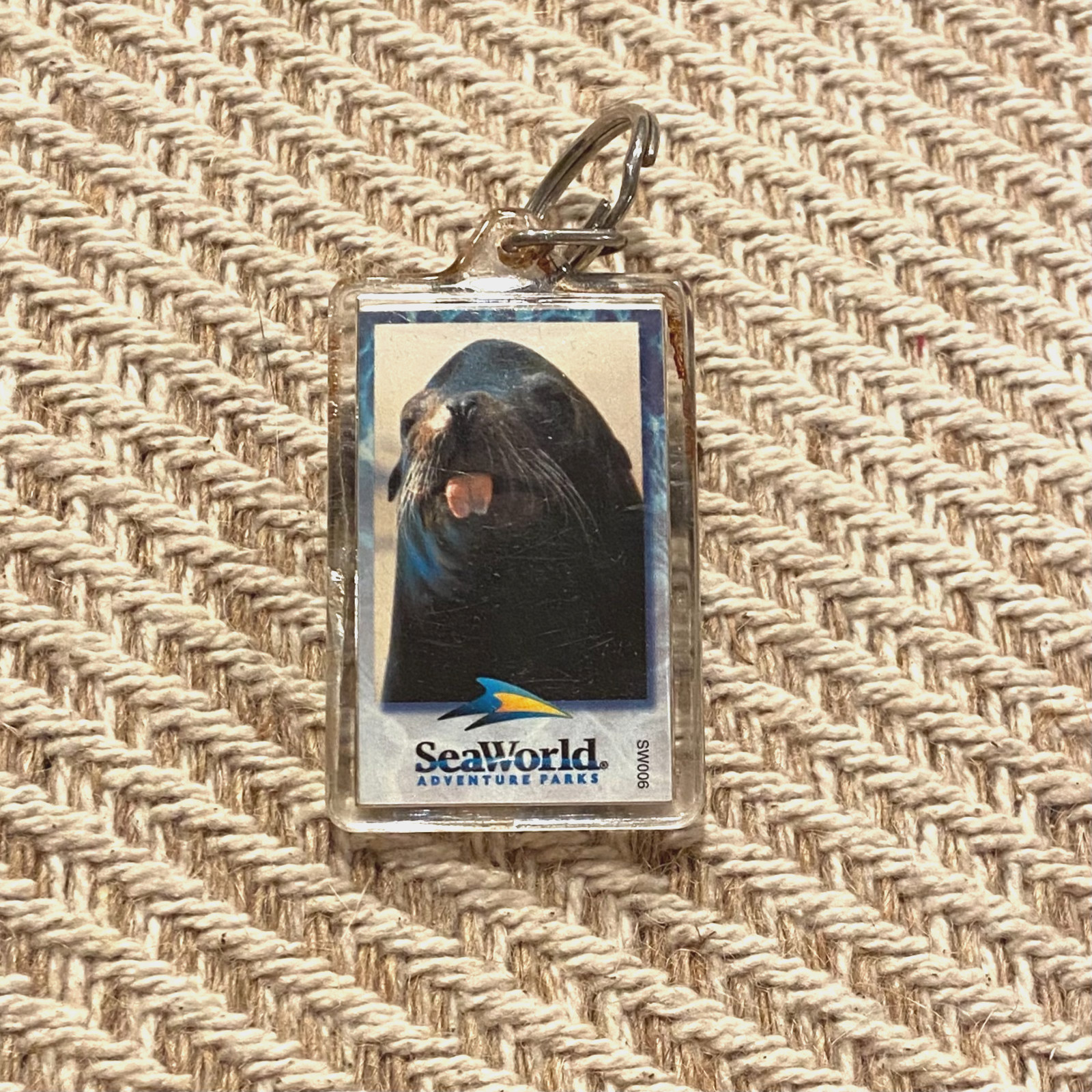 RARE Vintage Sea World Adventure Parks Sea Lion Souvenir Keychain